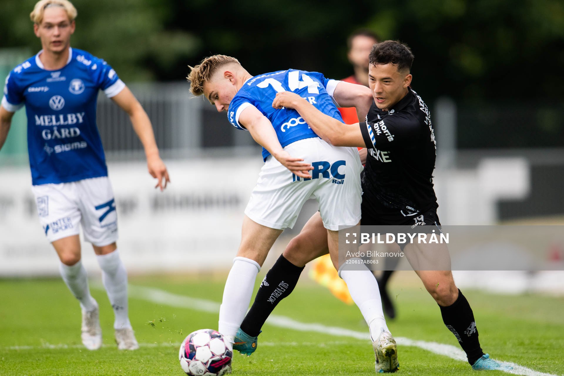 Trelleborgs Lukas Minter Wettergren och IFK Göteborgs Hussein Carneil under en träningsmatch mellan Trelleborg och IFK Göteborg den 17 juni 2022 i Trelleborg. 