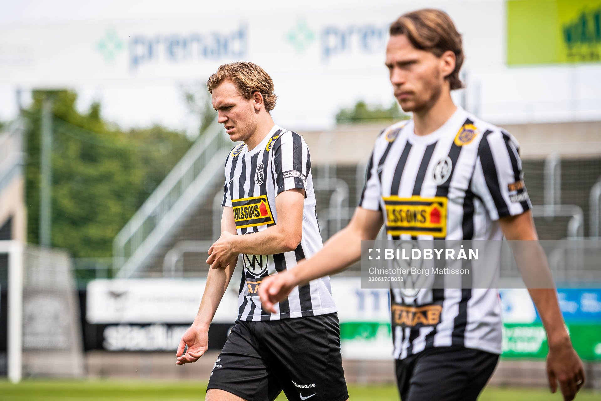 Landskronas Melker Jonsson gör entré till fotbollsmatchen i U21 Allsvenskan mellan Landskrona och Värnamo den 17 juni 2022 i Landskrona.