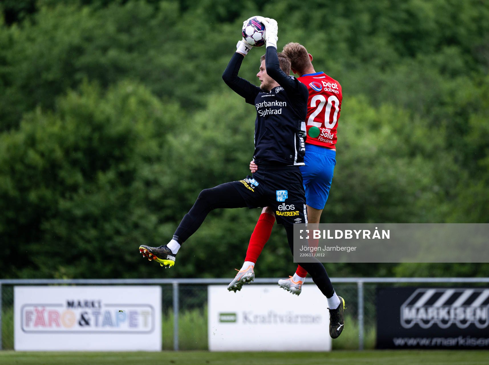 Elfsborgs målvakt Tim Rönning och Helsingborgs Dennis