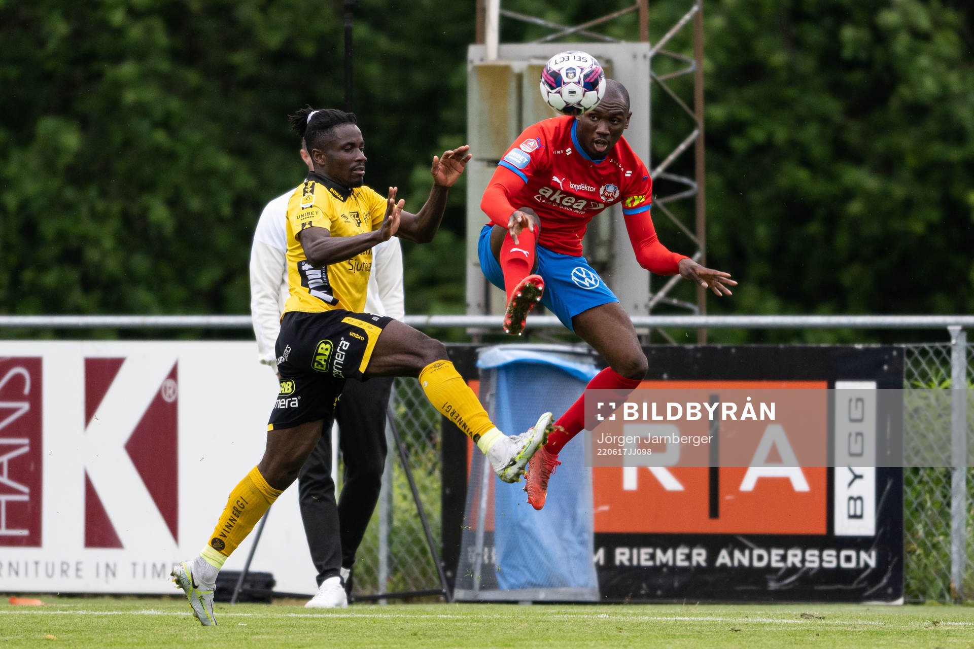 Elfsborgs Michael Baidoo och Helsingborgs Ravy Tsouka-Dozi