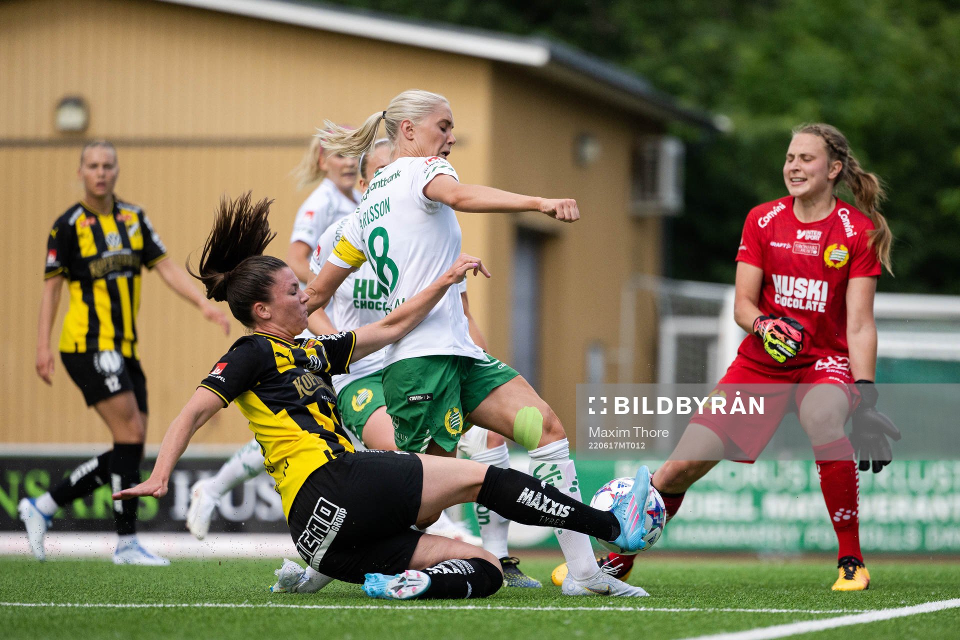 Häckens Pauline Hammarlund oroar framför Hammarbys Alice