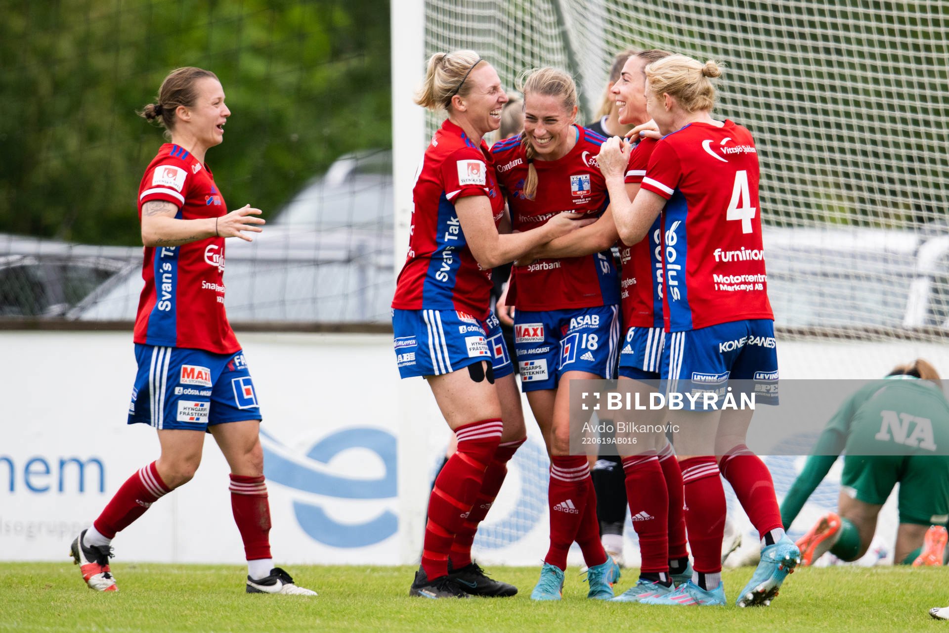 Vittsjös Linda Charlotta Sällström jublar efter 1:0 målet under fotbollsmatchen i Damallsvenskan mellan Vittsjö och Örebro den 19 juni 2022 i Vittsjö.