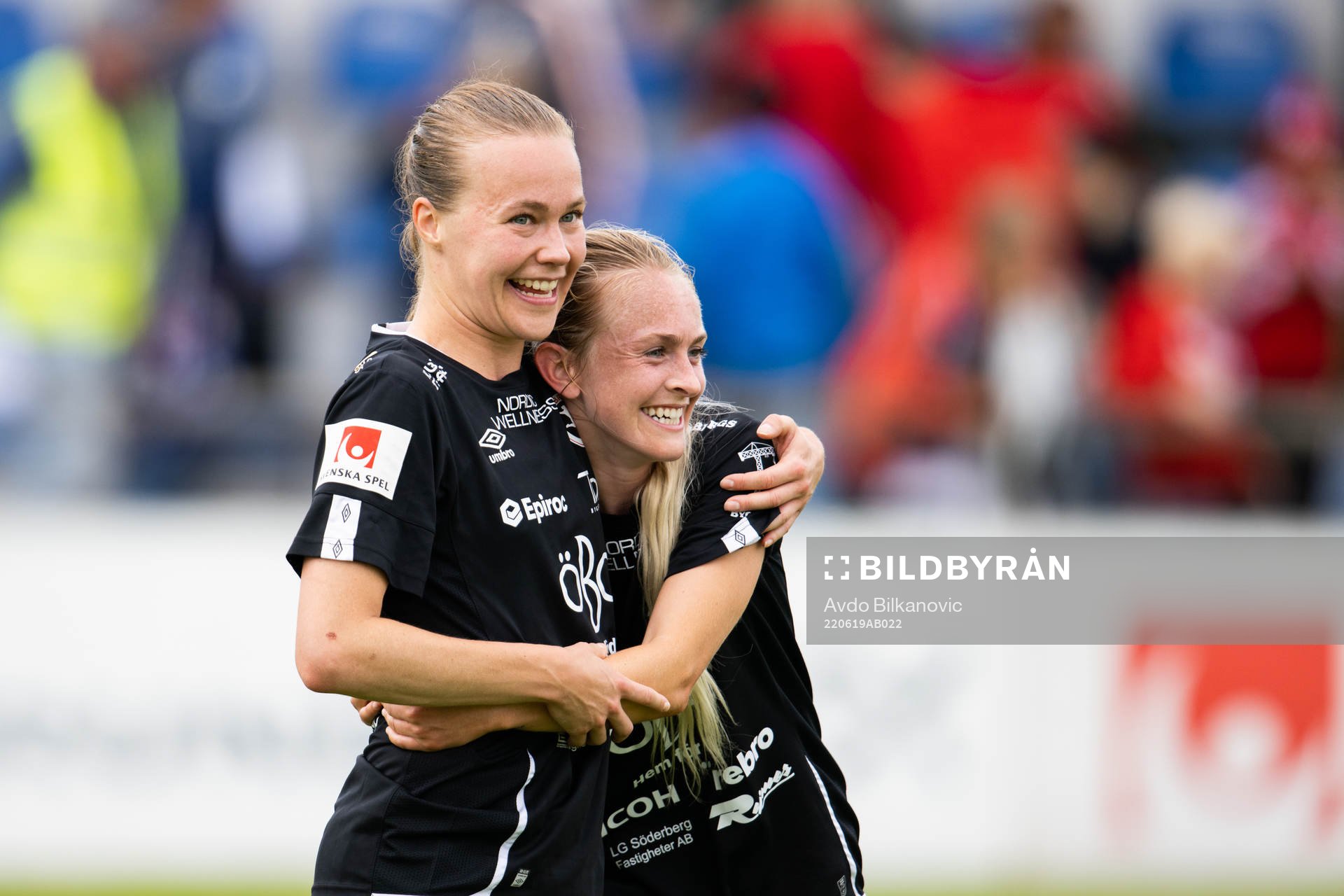 Örebros Frida Abrahamsson och Michaela Kovacs jublar