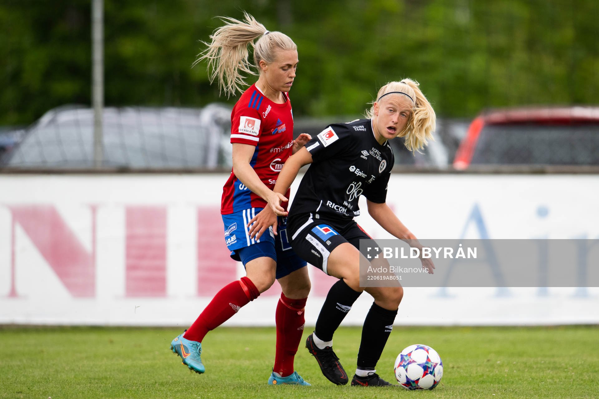 Vittsjös Nellie Persson och Örebros Katie Jayne Lockwood
