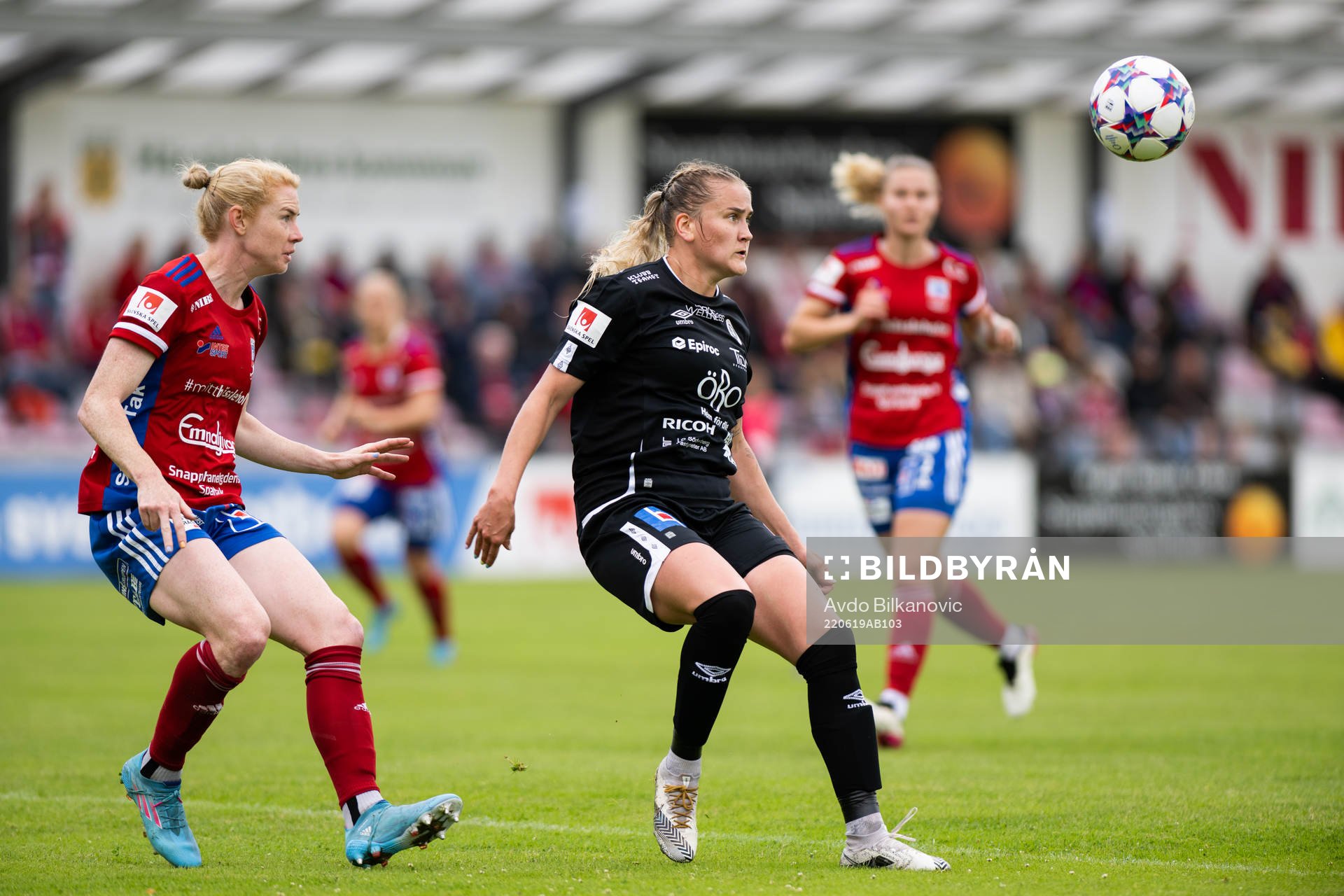 Vittsjös Clare Polkinghorn och Örebros Elli Pikkujämsä