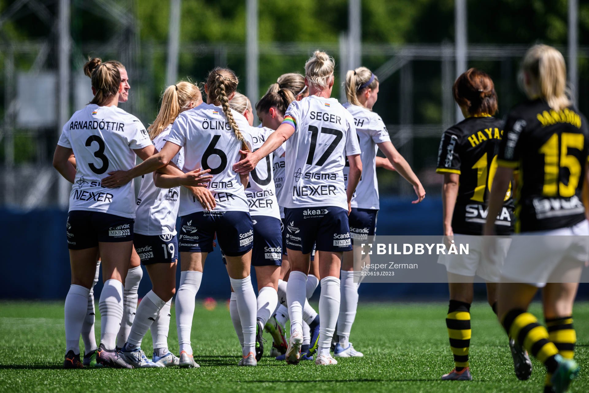 FC Rosengårds spelare jublar efter 0-2 av Jelena Cankovic under fotbollsmatchen i Damallsvenskan mellan AIK och FC Rosengård den 19 juni 2022 i Stockholm.