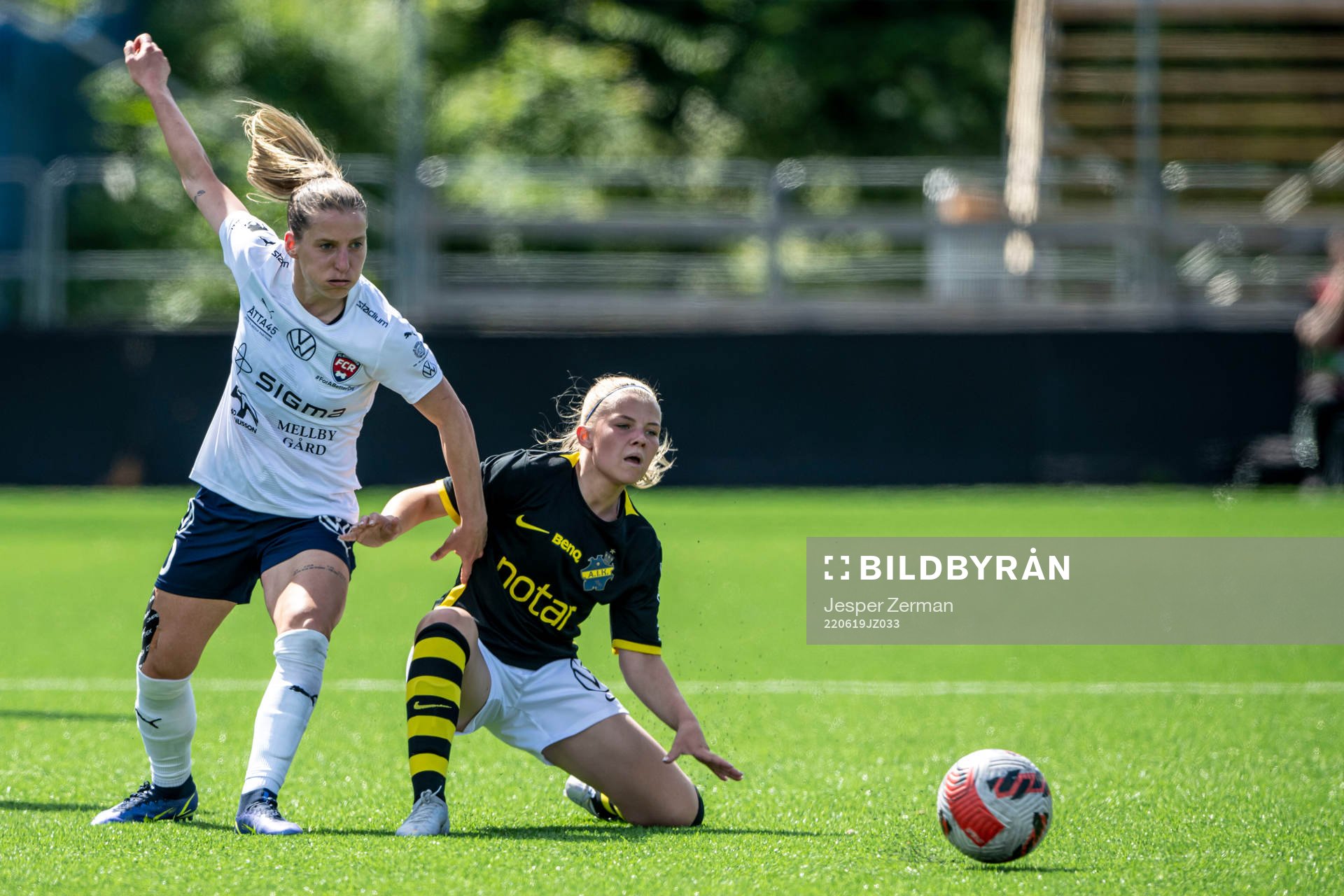 FC Rosengårds Jelena Cankovic och AIKs Matilda Nilden