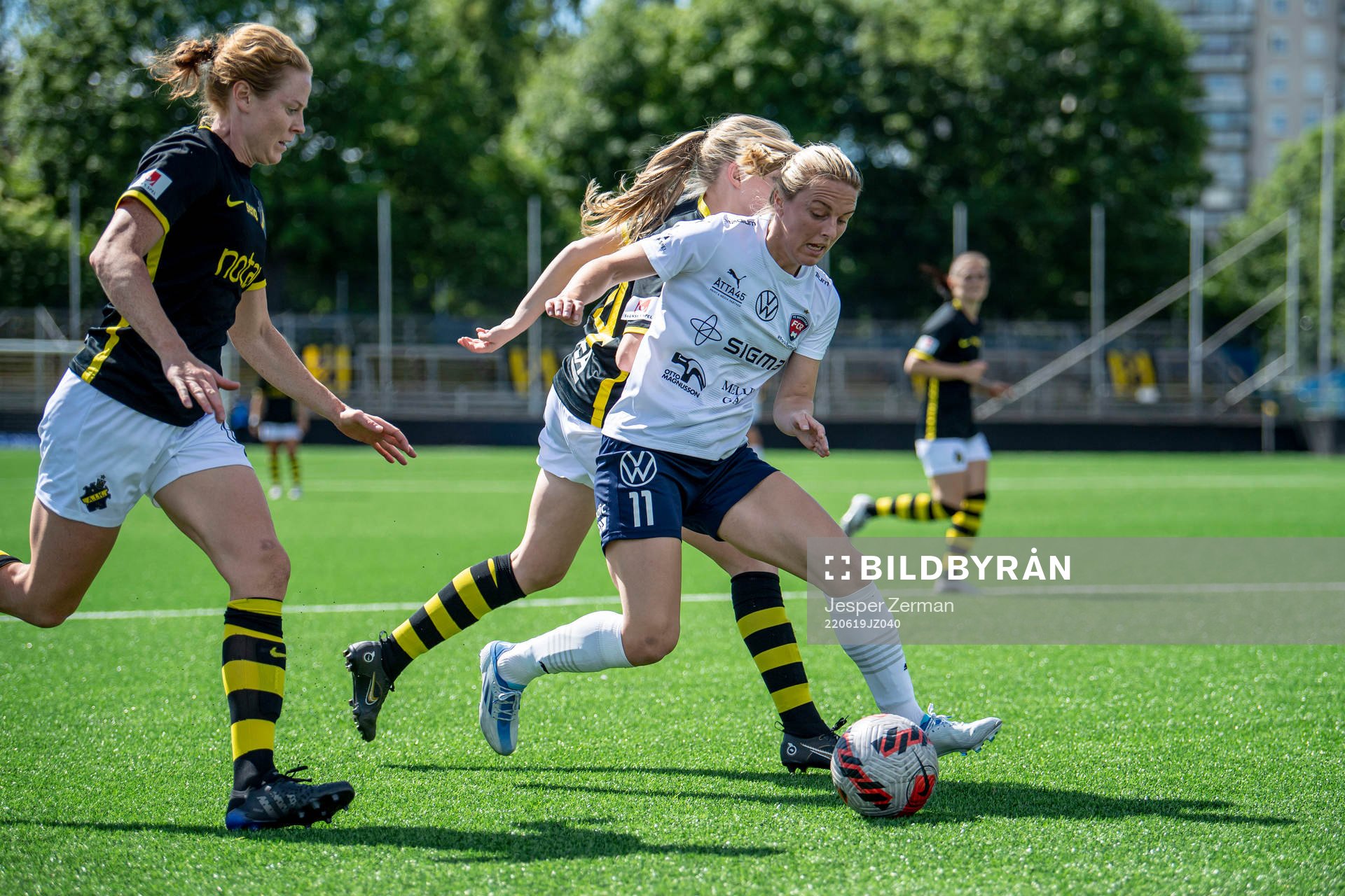 AIKs Sara Nordin och FC Rosengårds Mimmi Larsson