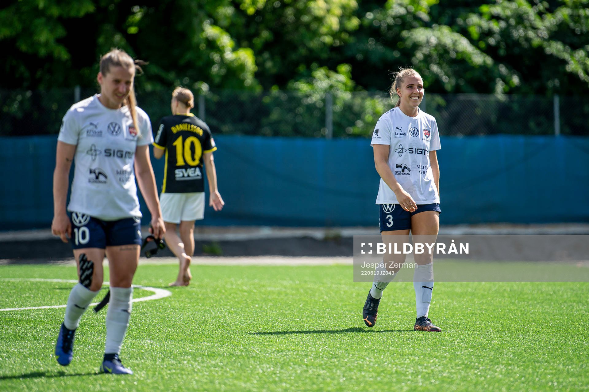 FC Rosengårds Jelena Cankovic och Gudrun Arnardottir jublar