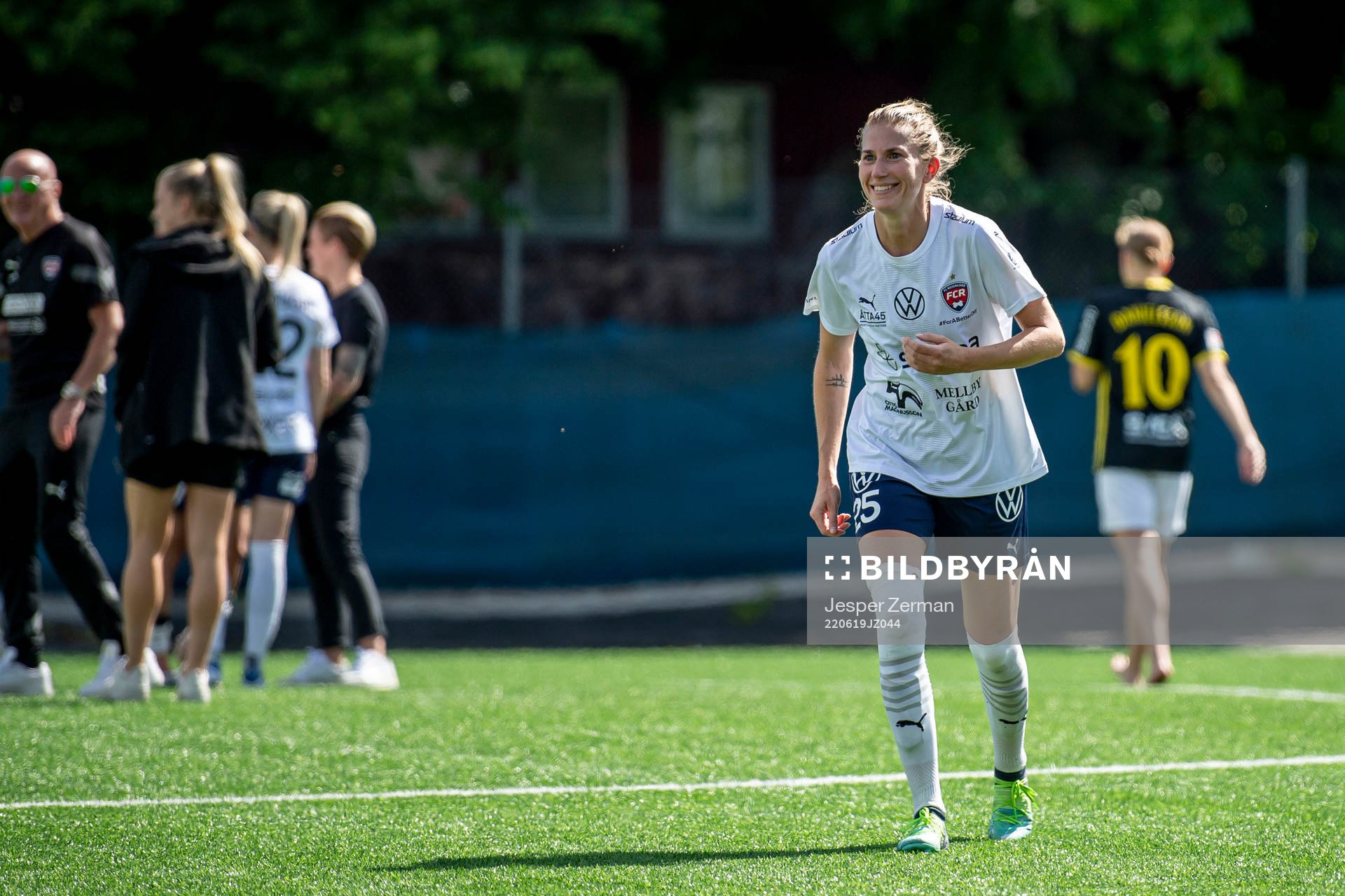FC Rosengårds Emma Berglund jublar efter fotbollsmatchen i Damallsvenskan mellan AIK och FC Rosengård den 19 juni 2022 i Stockholm. 