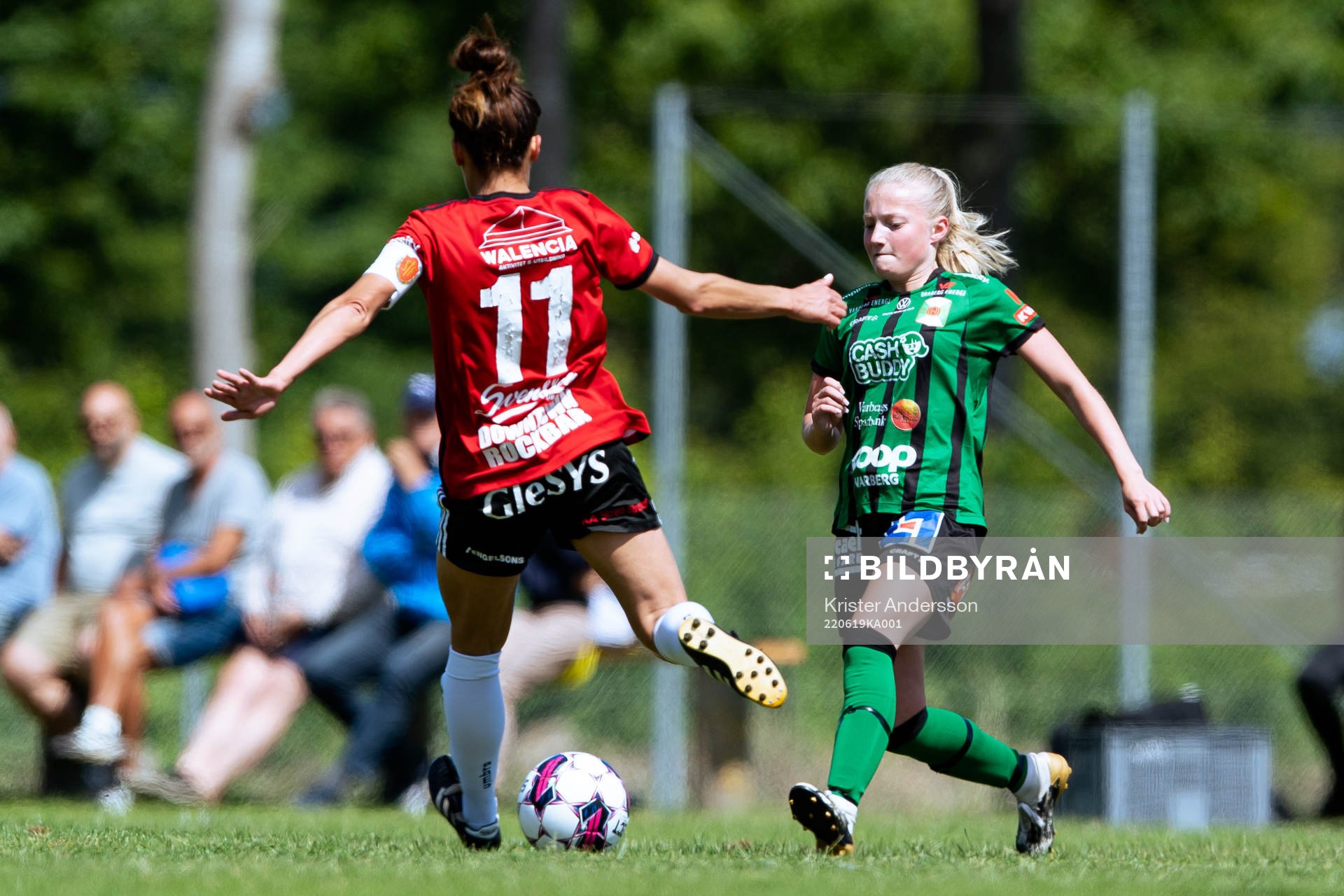 Varbergs Filippa Rolofsson under fotbollsmatchen i div 2 Västra Götaland mellan Varberg och Stafsinge den 19 juni 2022 i Varberg.