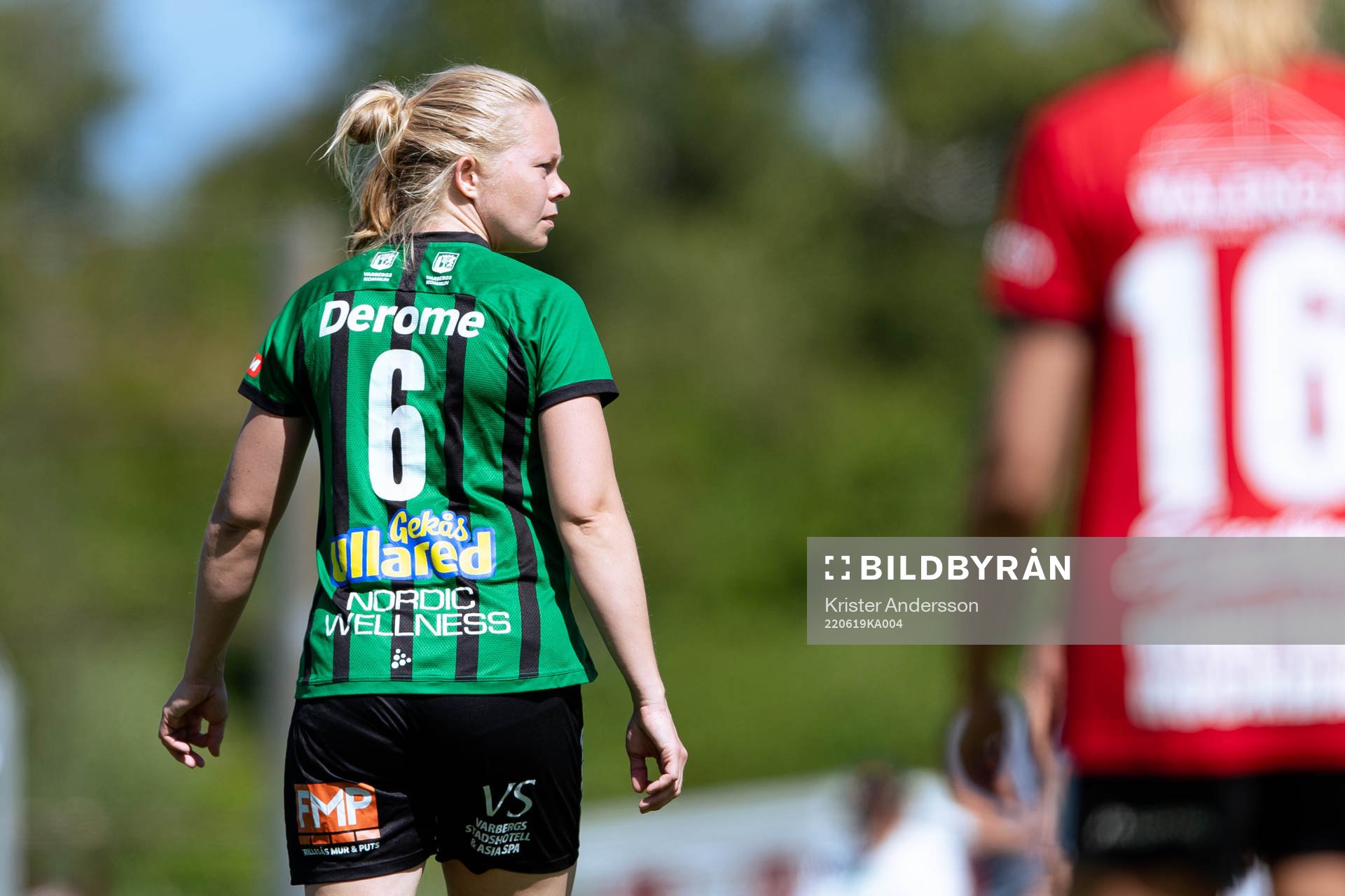 Varbergs Leena Puranen Skogman under fotbollsmatchen i div 2 Västra Götaland mellan Varberg och Stafsinge den 19 juni 2022 i Varberg.