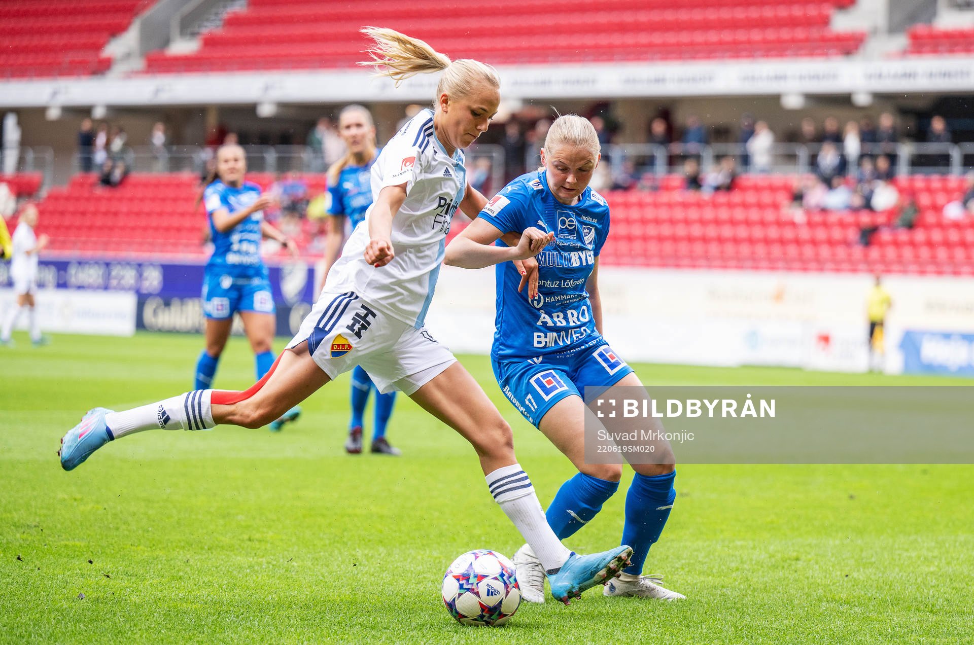 Djurgårdens Sara Lilja Vidlund och Kalmars Amanda Persson