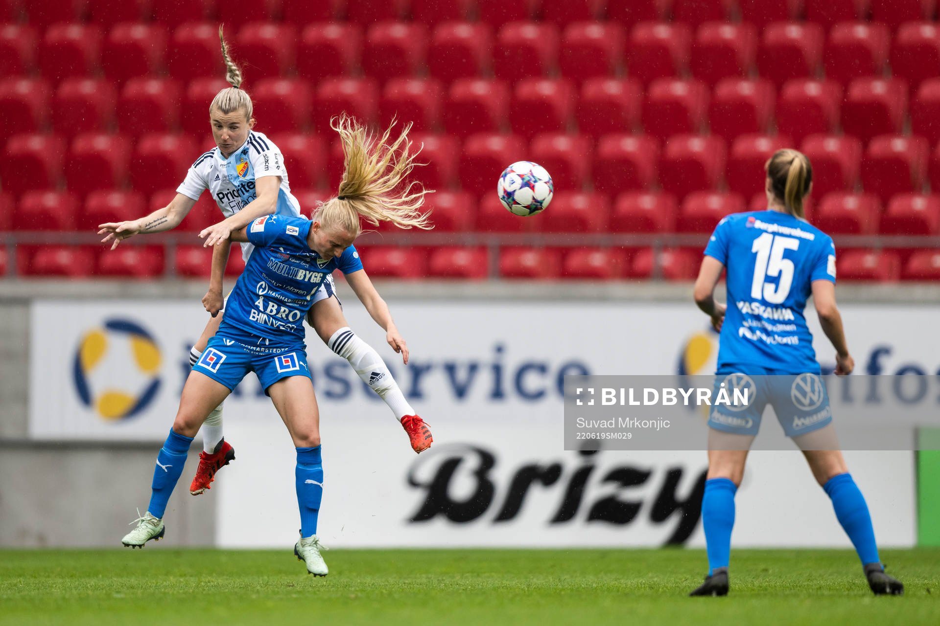 Djurgårdens Emelie Lövgren och Kalmars Astrid Larsson