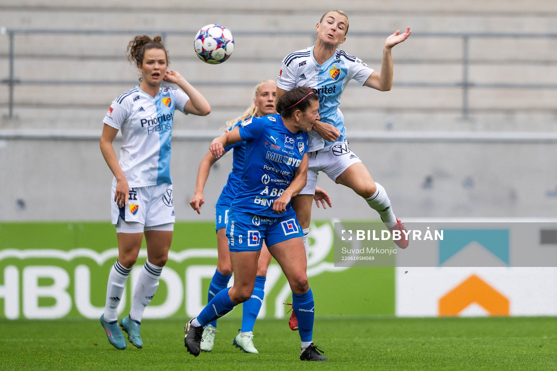 Kalmars Jessica Ayers och Djurgårdens Emelie Lövgren