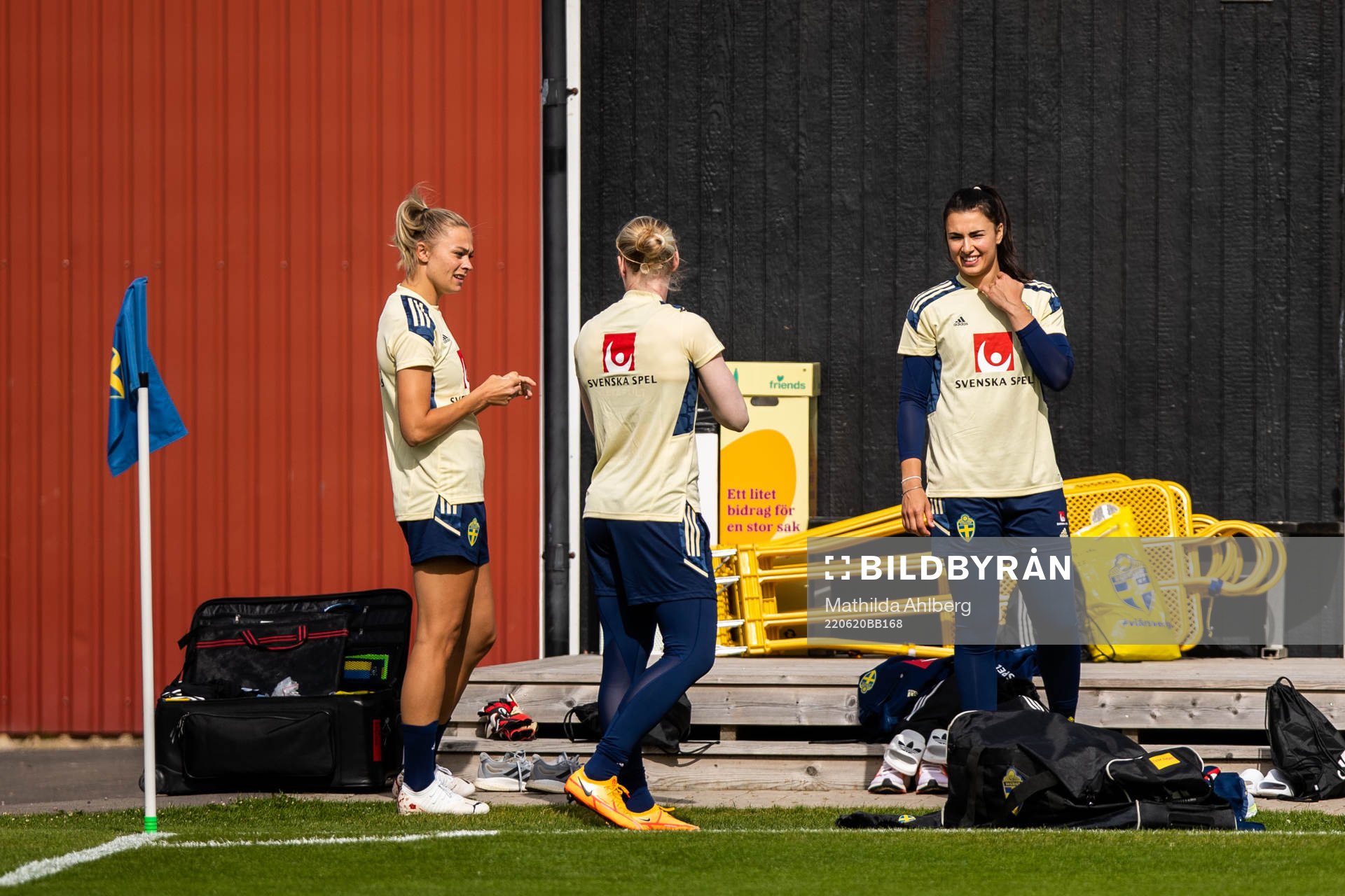 Magdalena Eriksson, goalkeeper Hedvig Lindahl and