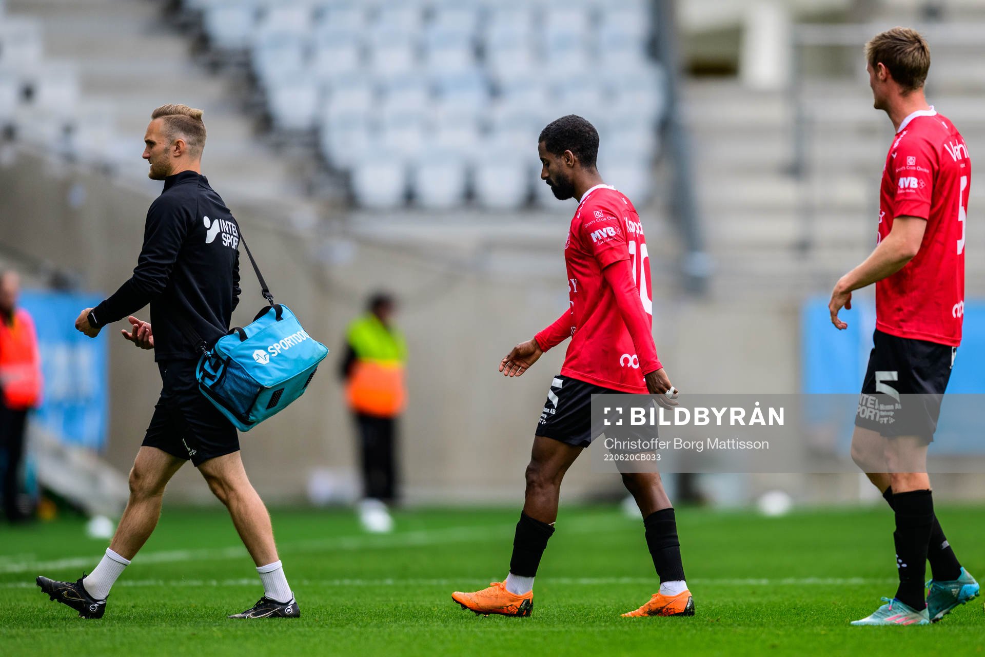 Trelleborgs Mohammed Saeid lämnar planen med en skada under träningsmatchen i fotboll mellan Malmö FF och Trelleborg den 20 juni 2022 i Malmö.