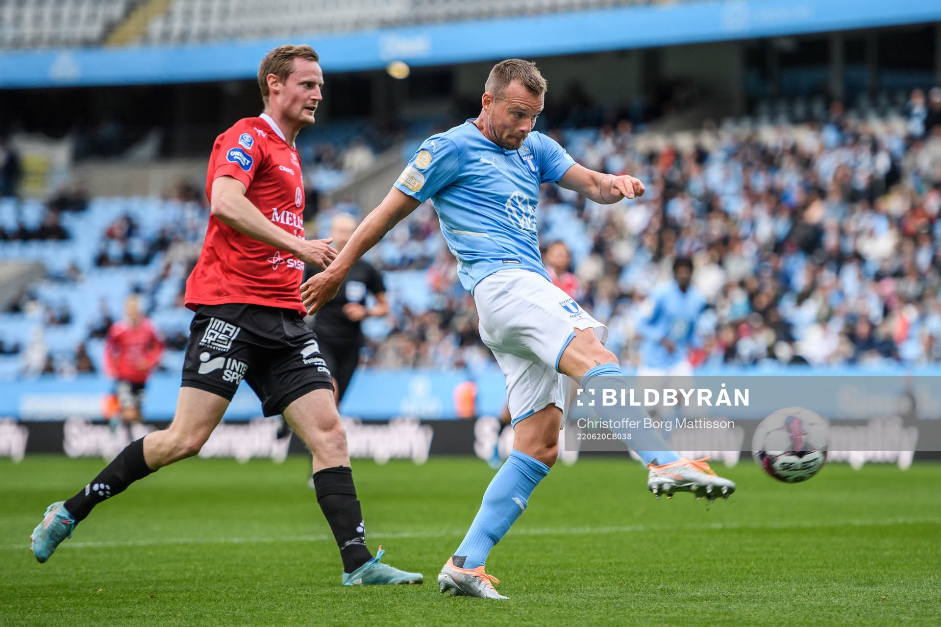 Malmö FFs Eric Larsson och Trelleborgs Anton Tideman