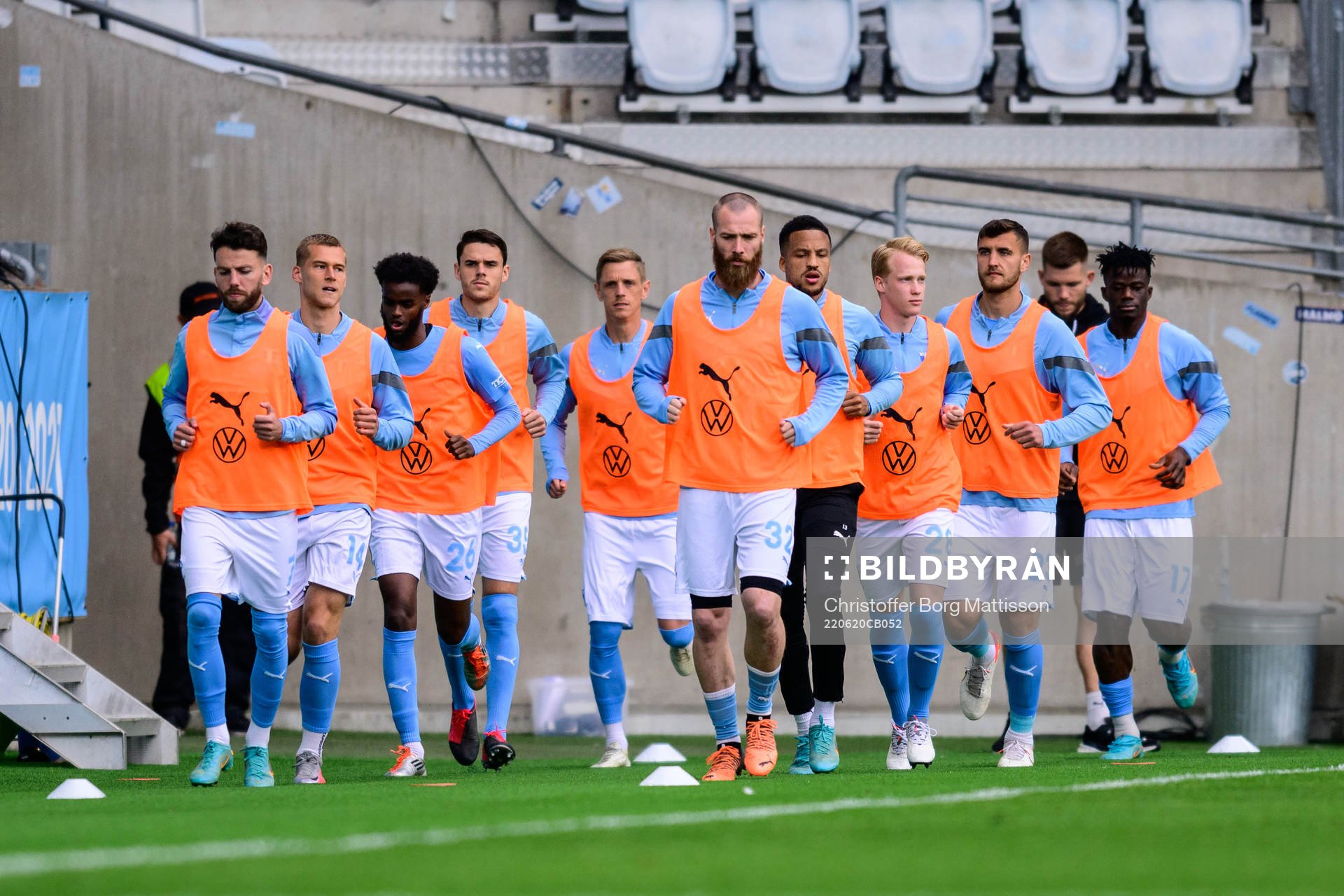 Malmö FFs avbytare värmer upp