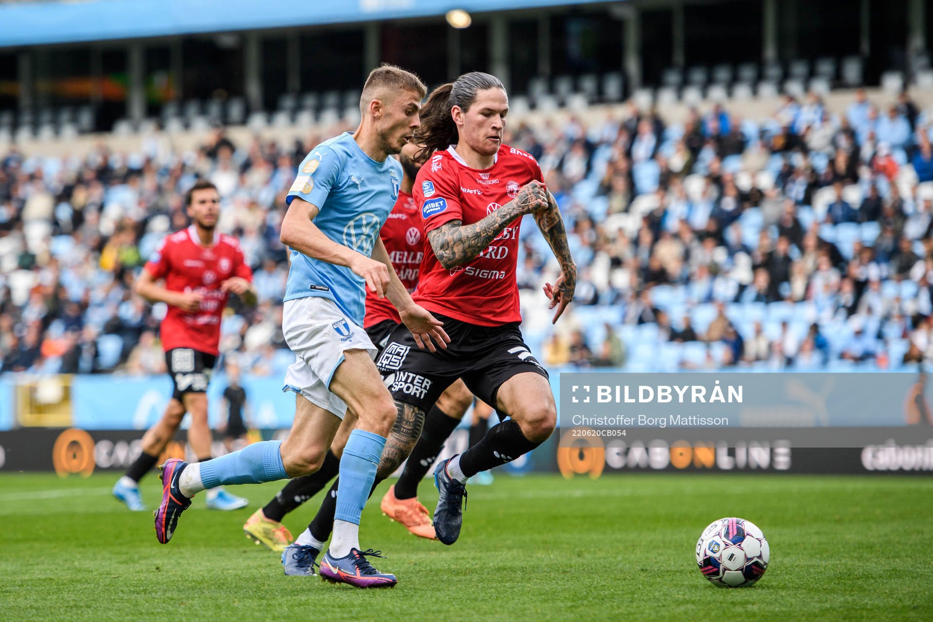 Malmö FFs Patriot Sejdiu och Trelleborgs Isak Jönsson