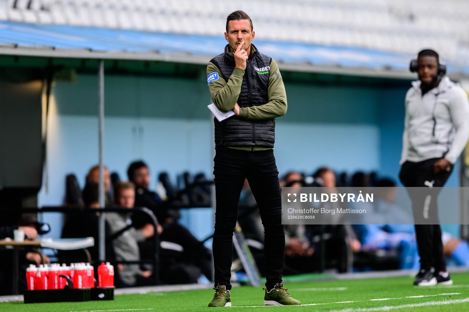 Trelleborgs tränare Kristian Haynes under träningsmatchen i fotboll mellan Malmö FF och Trelleborg den 20 juni 2022 i Malmö.