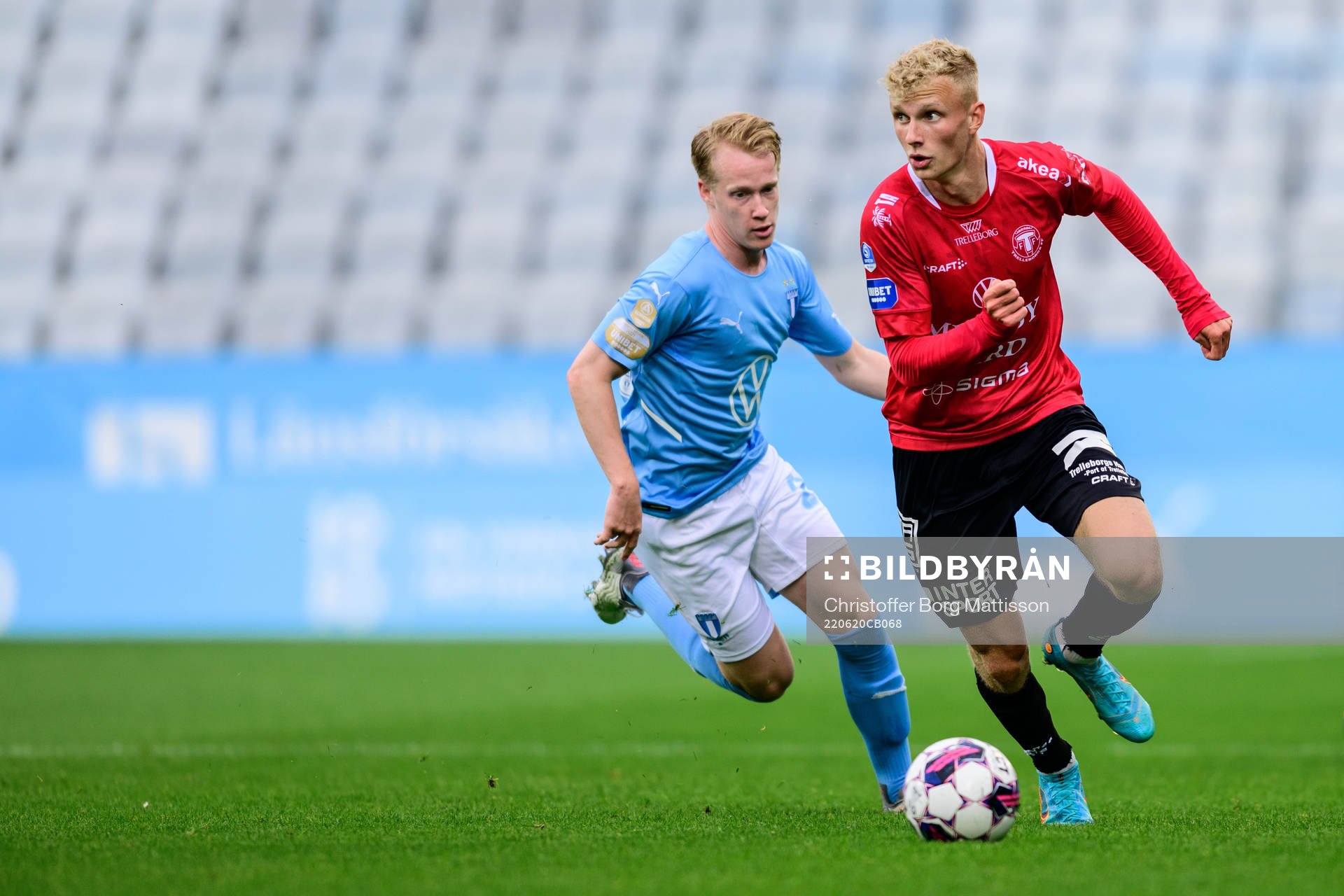 Malmö FFs David Edvardsson och Trelleborgs Liam Olausson