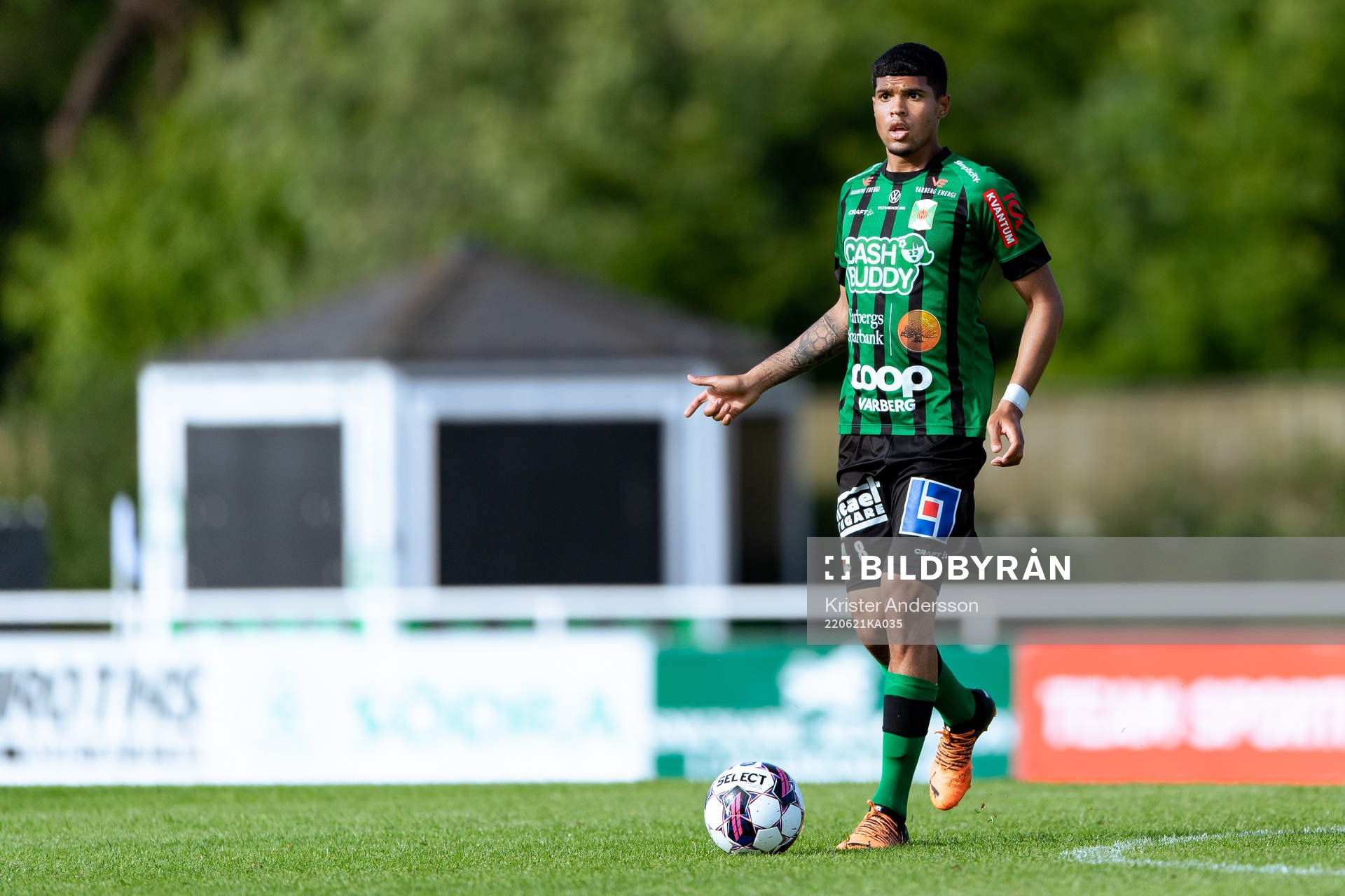 Varbergs Luke Le Roux under fotbollsmatchen i U21 Allsvenskan mellersta mellan Varberg och IFK Göteborg den 21 juni 2022 i Varberg.