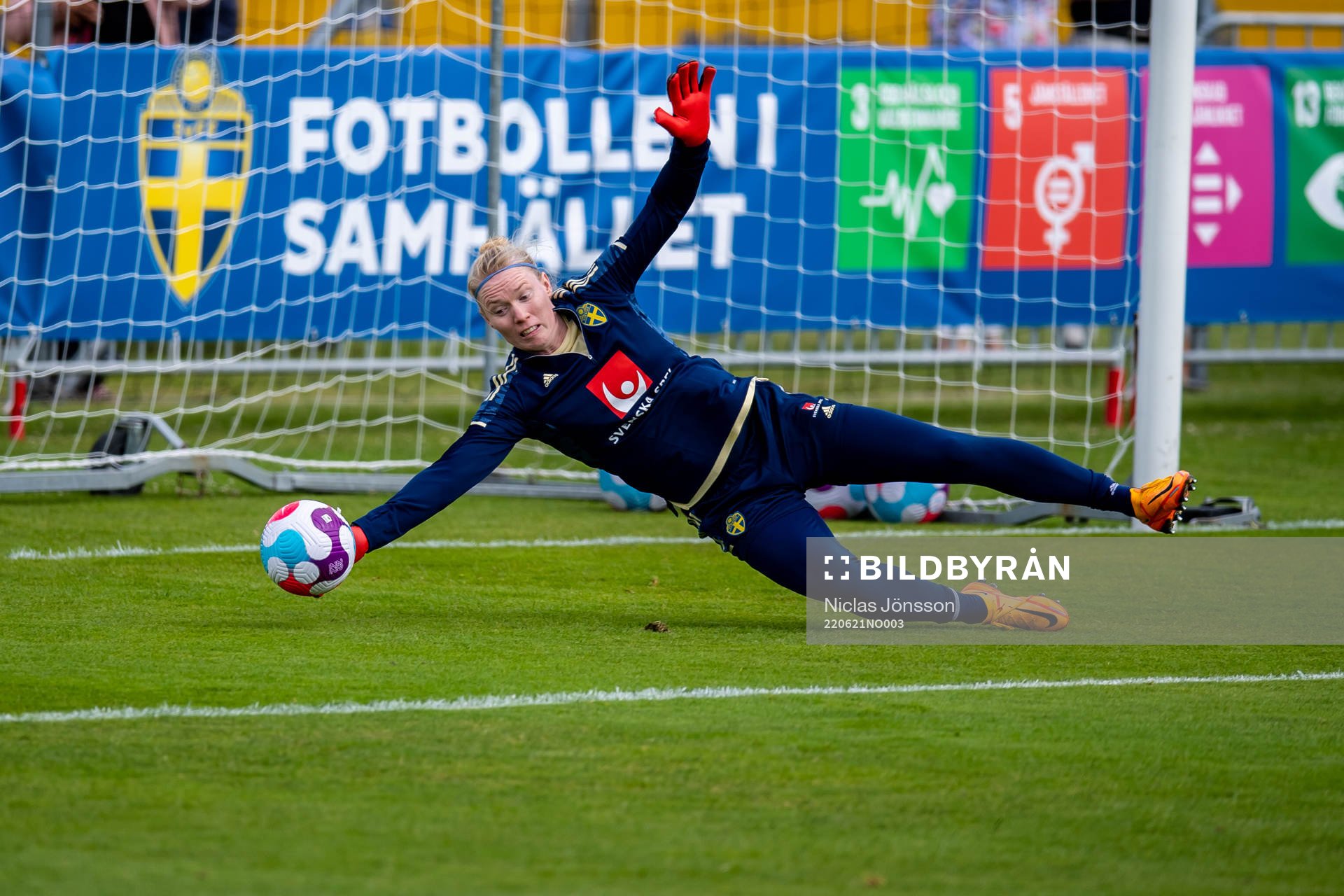 goalkeeper Hedvig Lindahl of Sweden