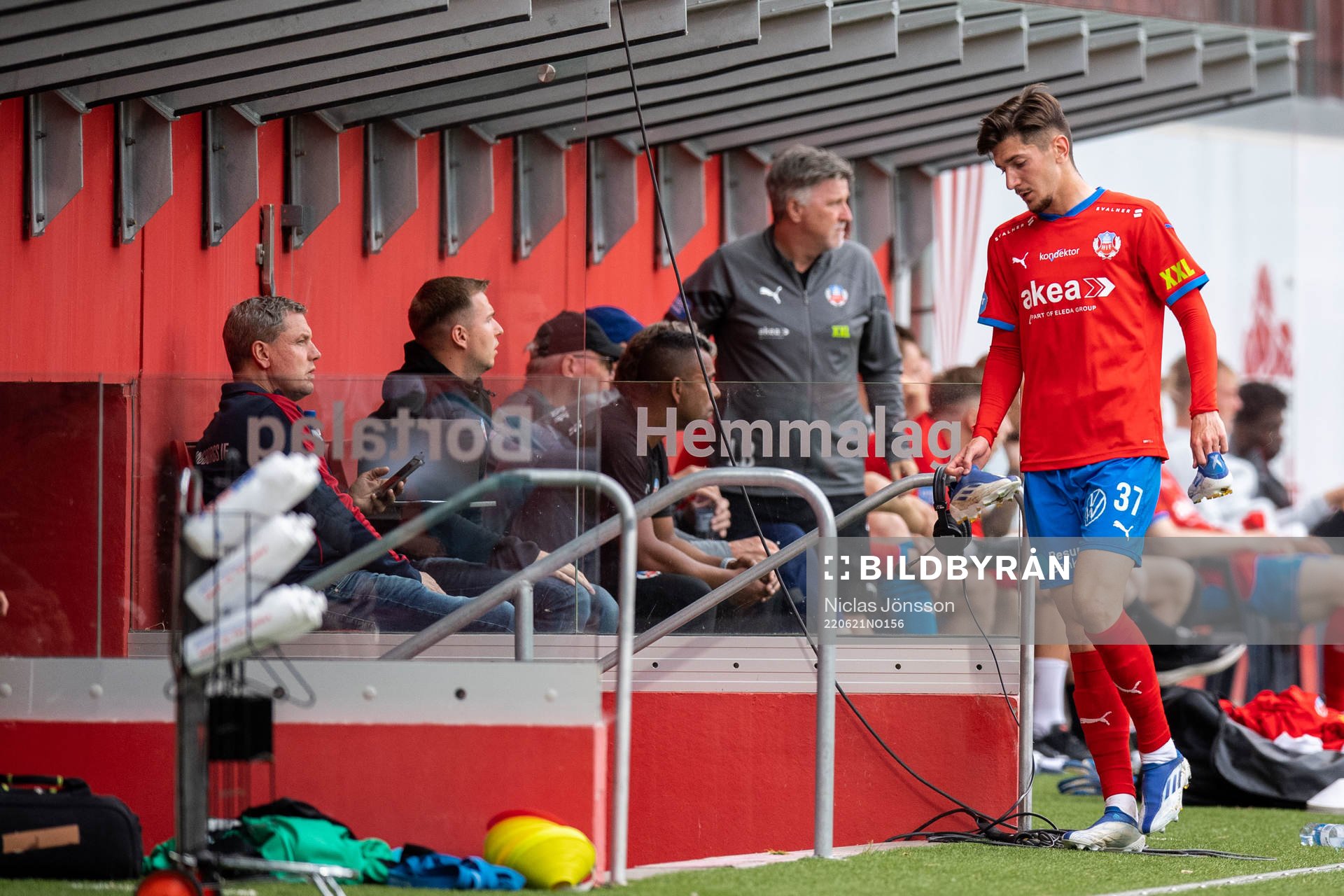 Helsingborgs Armin Gigovic lämnar planen