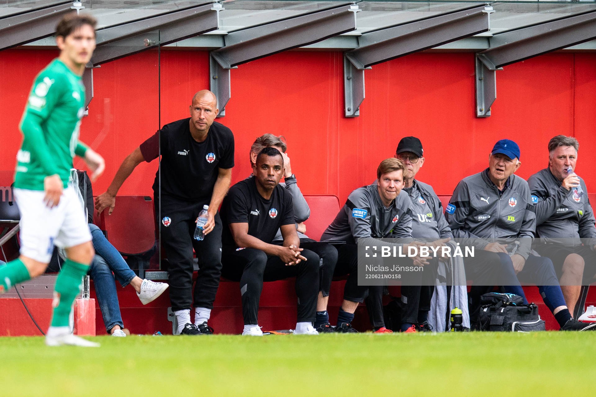 Helsingborgs tränare Mattias Lindström och tränare Alvaro Santos under träningsmatchen mellan Helsingborg och Jönköpings Södra den 21 juni 2022 i Helsingborg. 