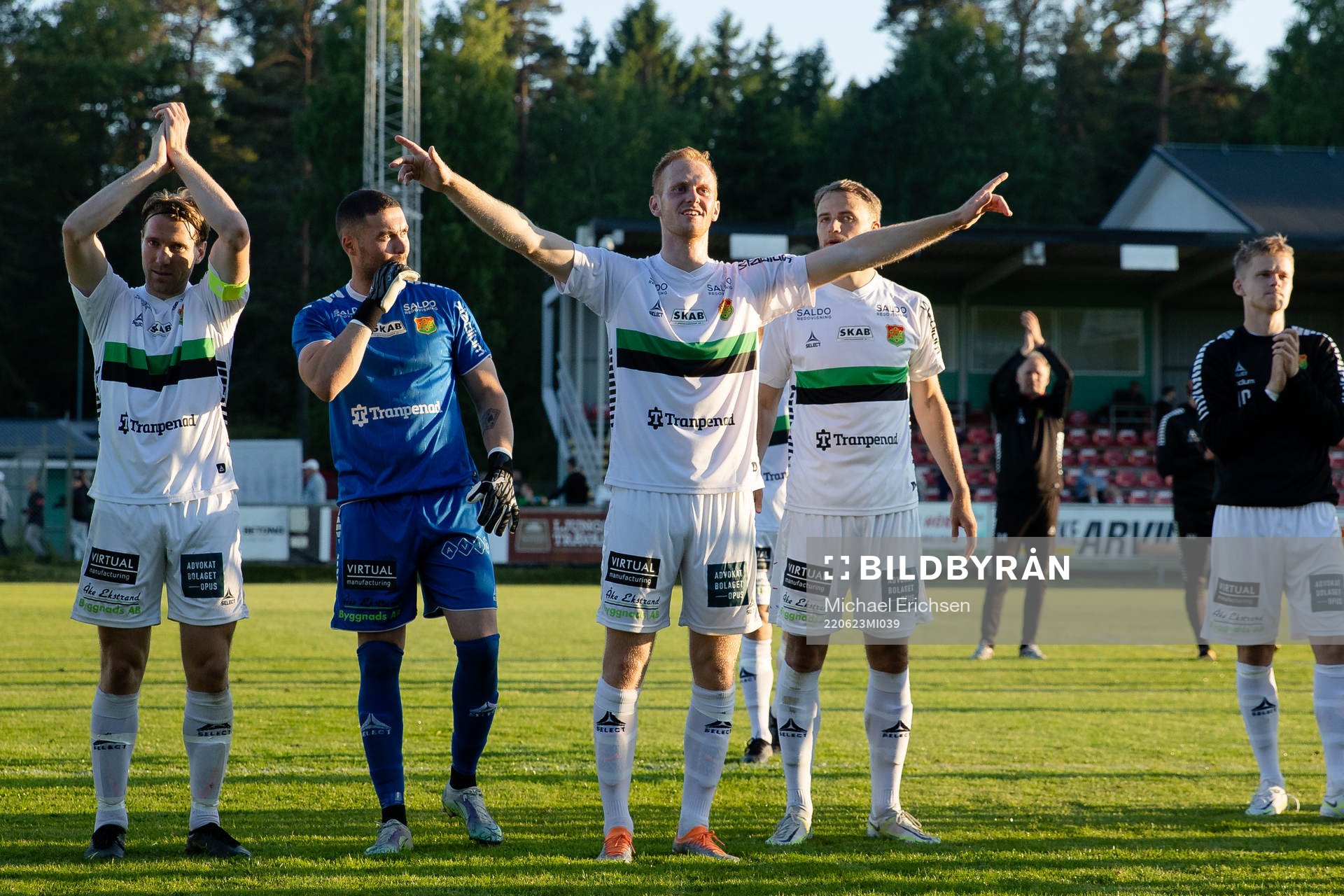 GAIS August Wängberg, målvakt Mergim Krasniqi och Viktor Krüger efter fotbollsmatchen i Ettan södra mellan Ljungskile och GAIS den 23 juni 2022 i Ljungskile.