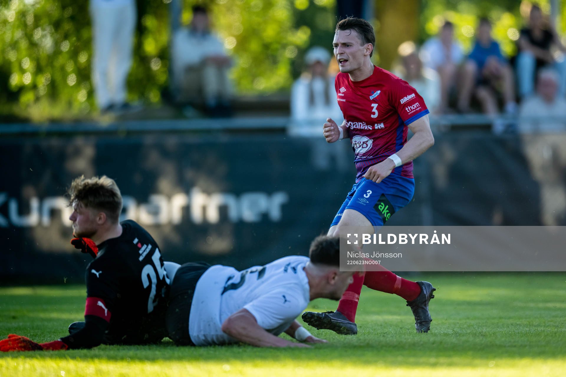 Höganäs Erik Kronholm gör 0-3 under fotbollsmatchen i Division 2 mellan Hittarp och Höganäs den 23 juni 2022 i Helsingborg. 