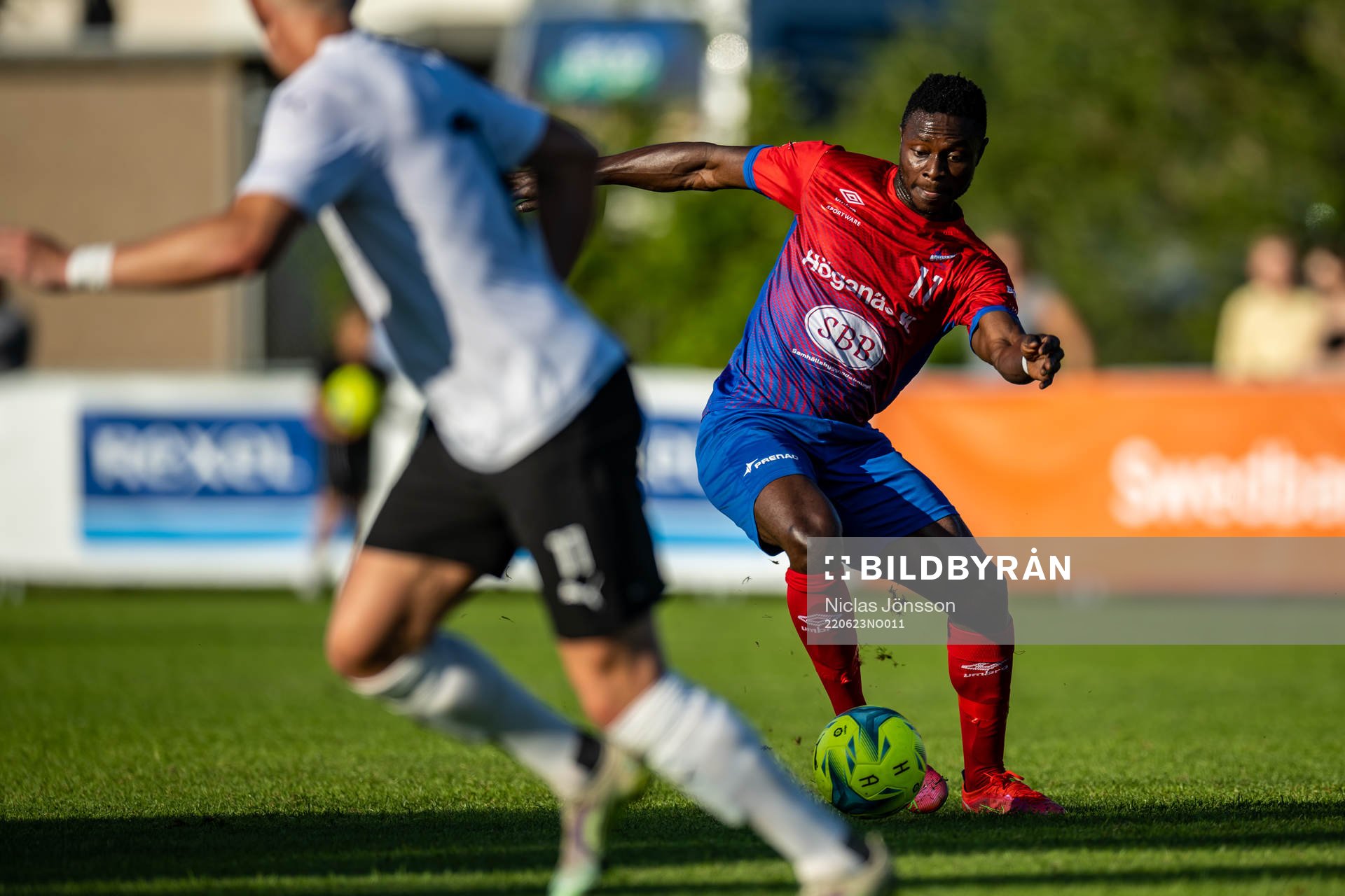 Höganäs Oke Akpoveta under fotbollsmatchen i Division 2 mellan Hittarp och Höganäs den 23 juni 2022 i Helsingborg. 