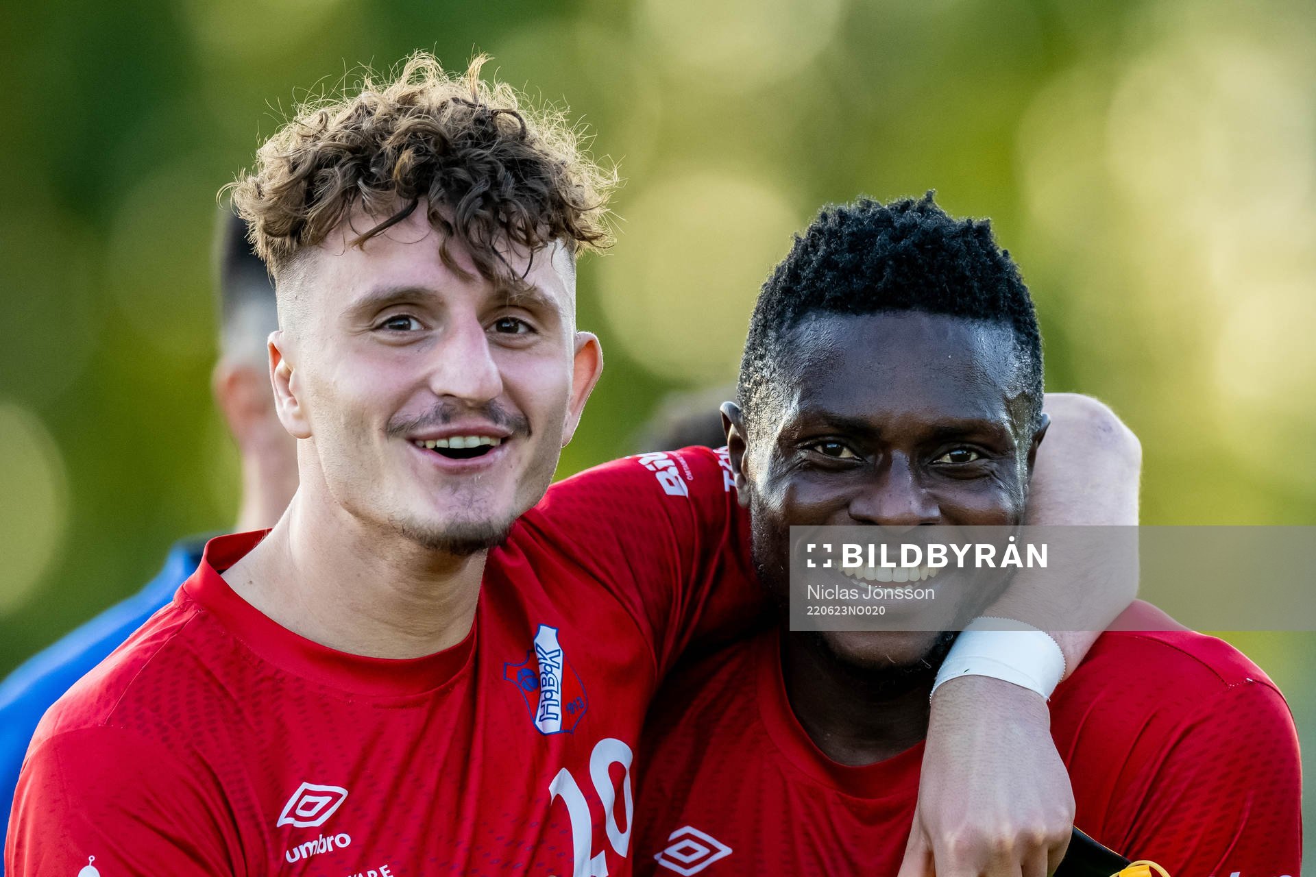 Höganäs Indrit Shala och Oke Akpoveta jublar