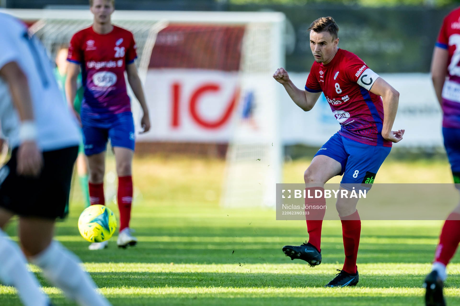 Höganäs Oskar Lindblom under fotbollsmatchen i Division 2 mellan Hittarp och Höganäs den 23 juni 2022 i Helsingborg. 