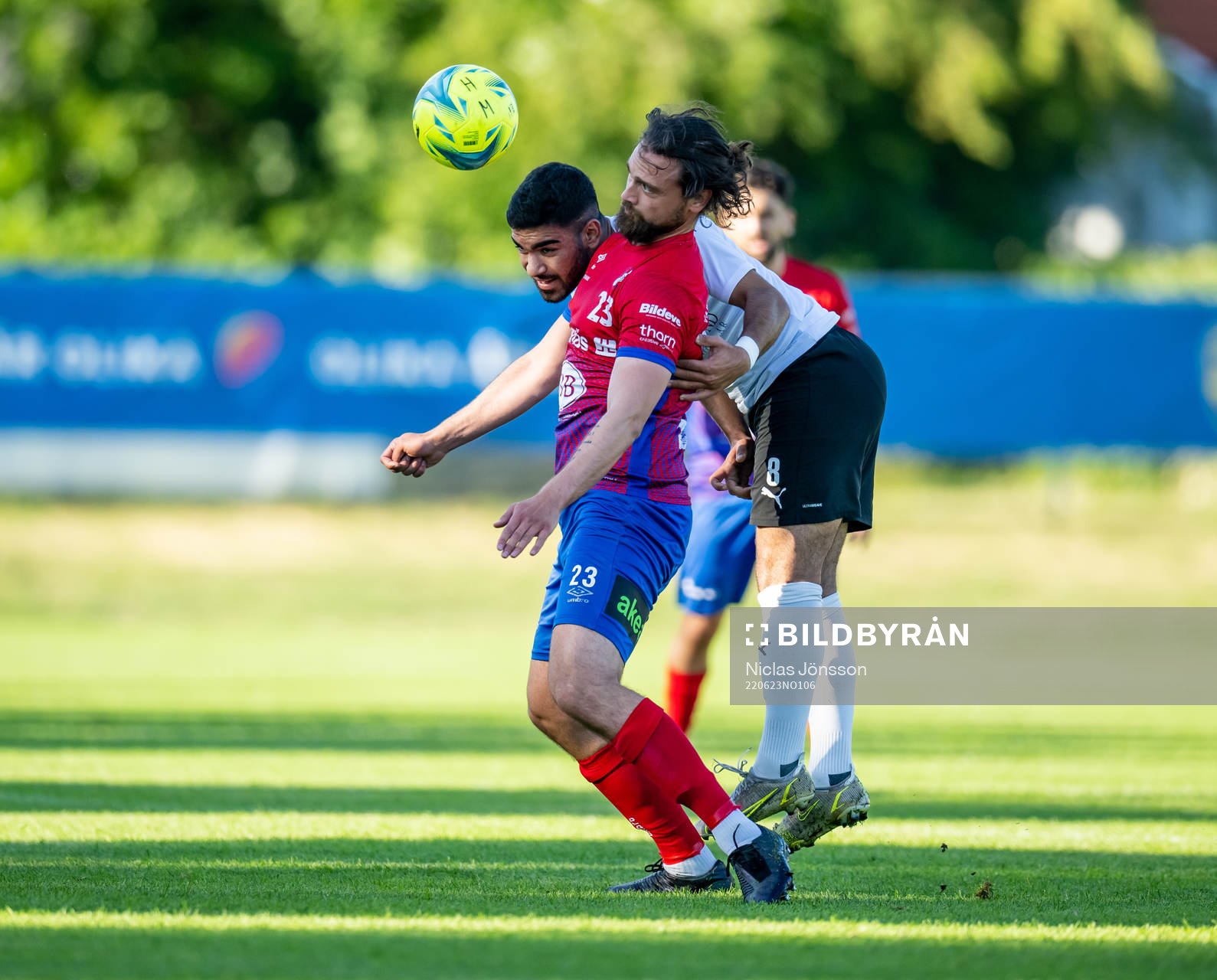 Höganäs Vuk Lugonjic och Hittarps Johan Ozmanov