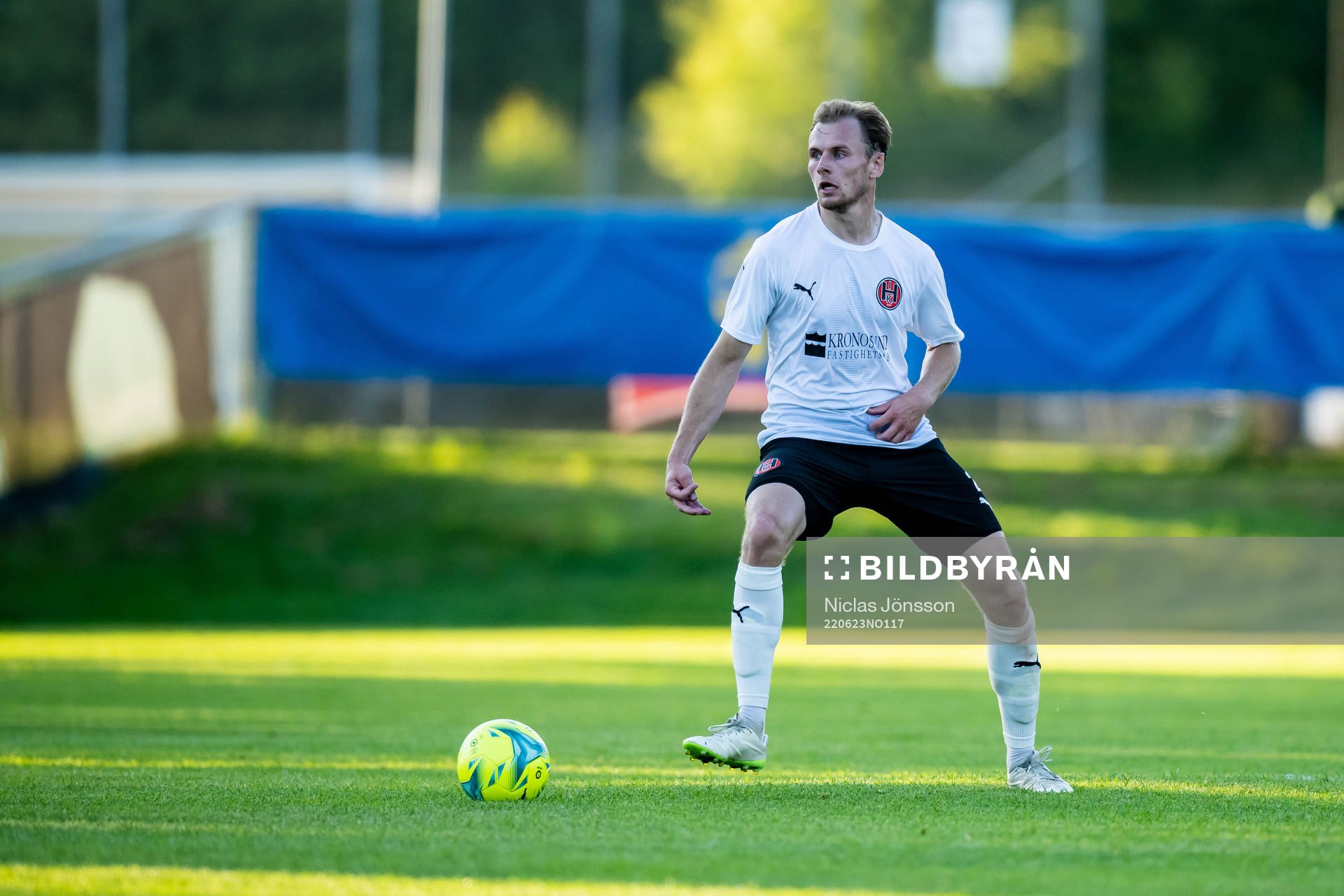 Hittarps Emil Rydström under fotbollsmatchen i Division 2 mellan Hittarp och Höganäs den 23 juni 2022 i Helsingborg. 