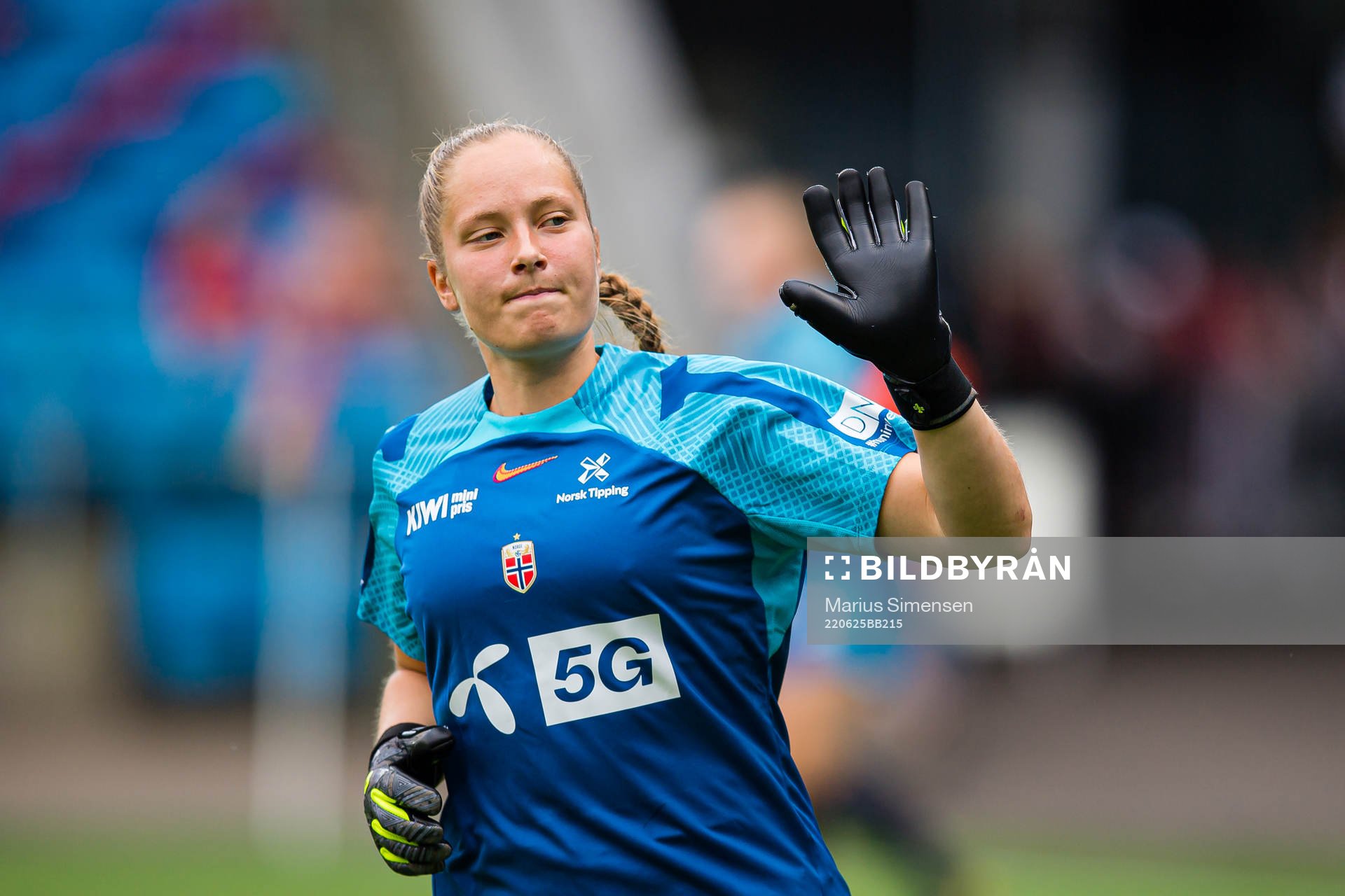 Aurora Mikalsen of Norway warms up