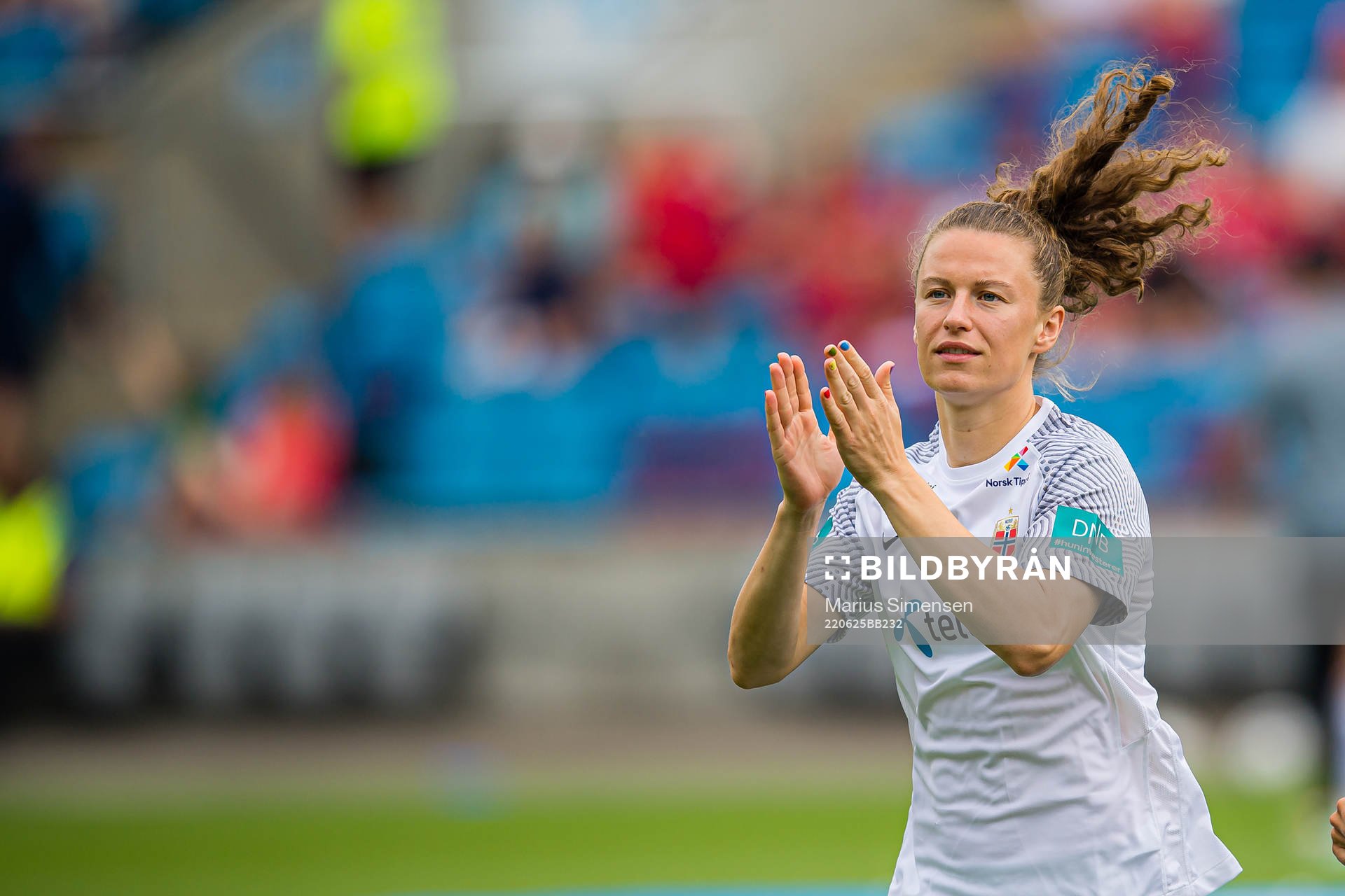 Synne Skinnes Hansen of Norway warms up