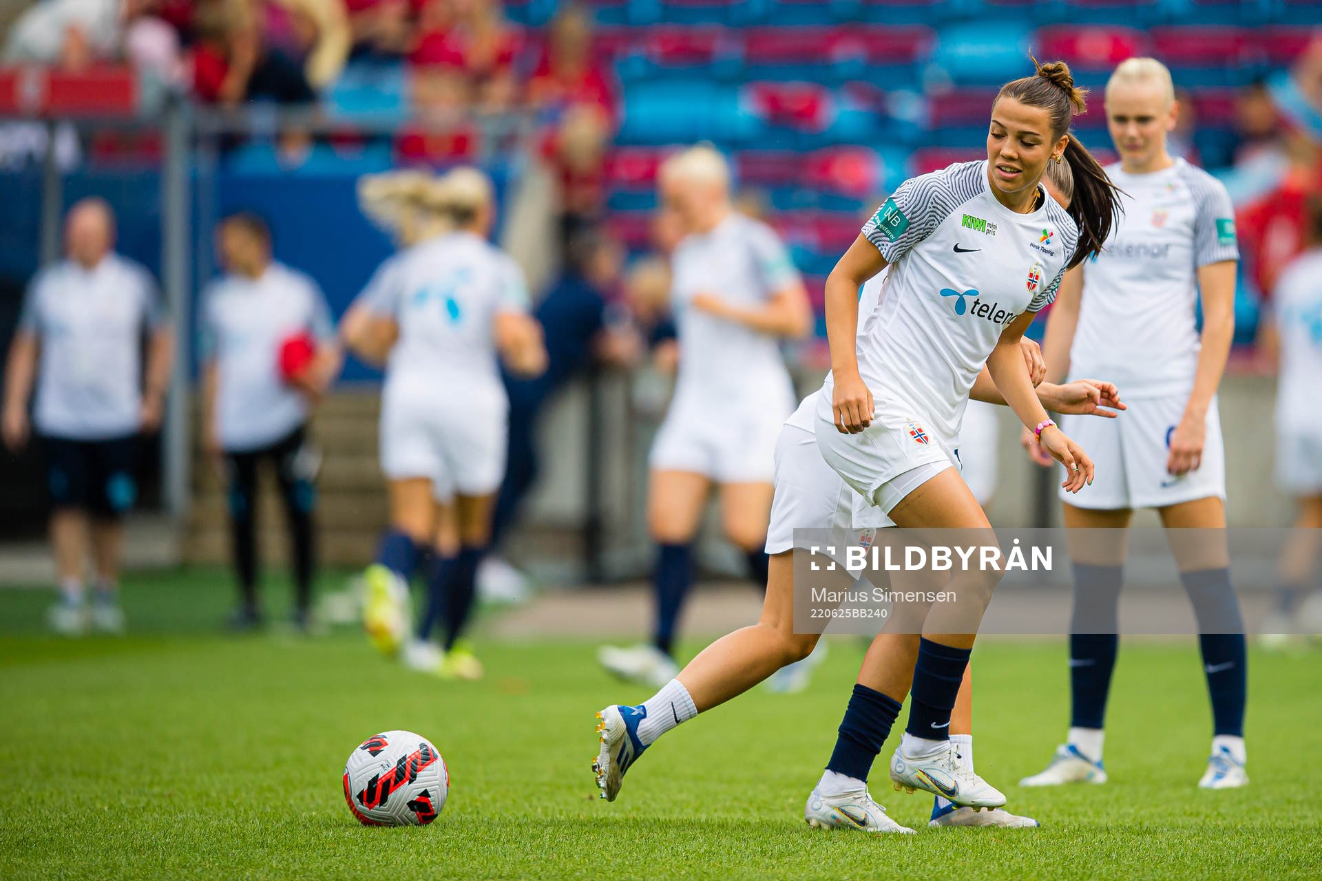 Celin Bizet Ildhusøy of Norway warms up