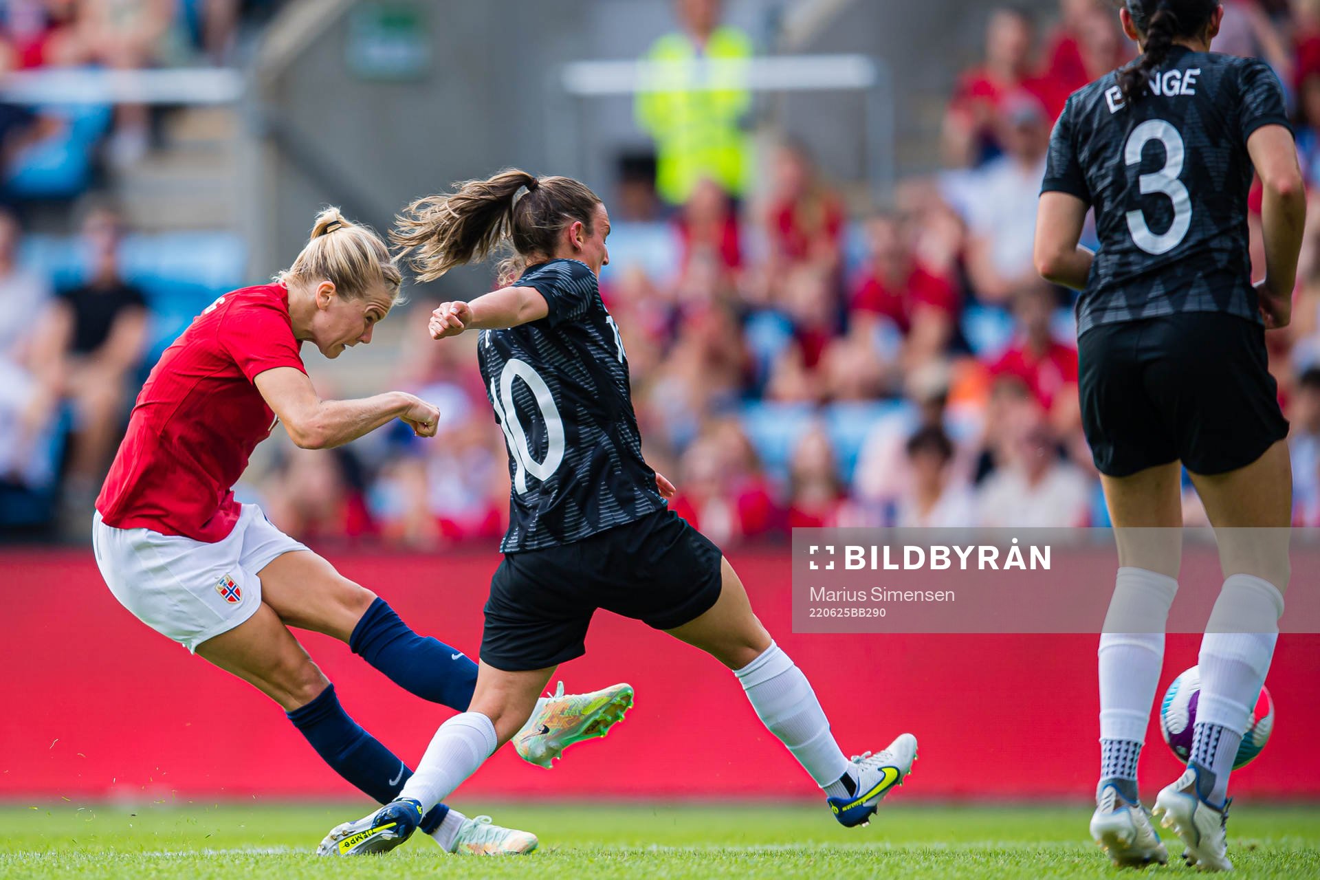 Ada Martine Stolsmo Hegerberg of Norway scores the 1-0 goal