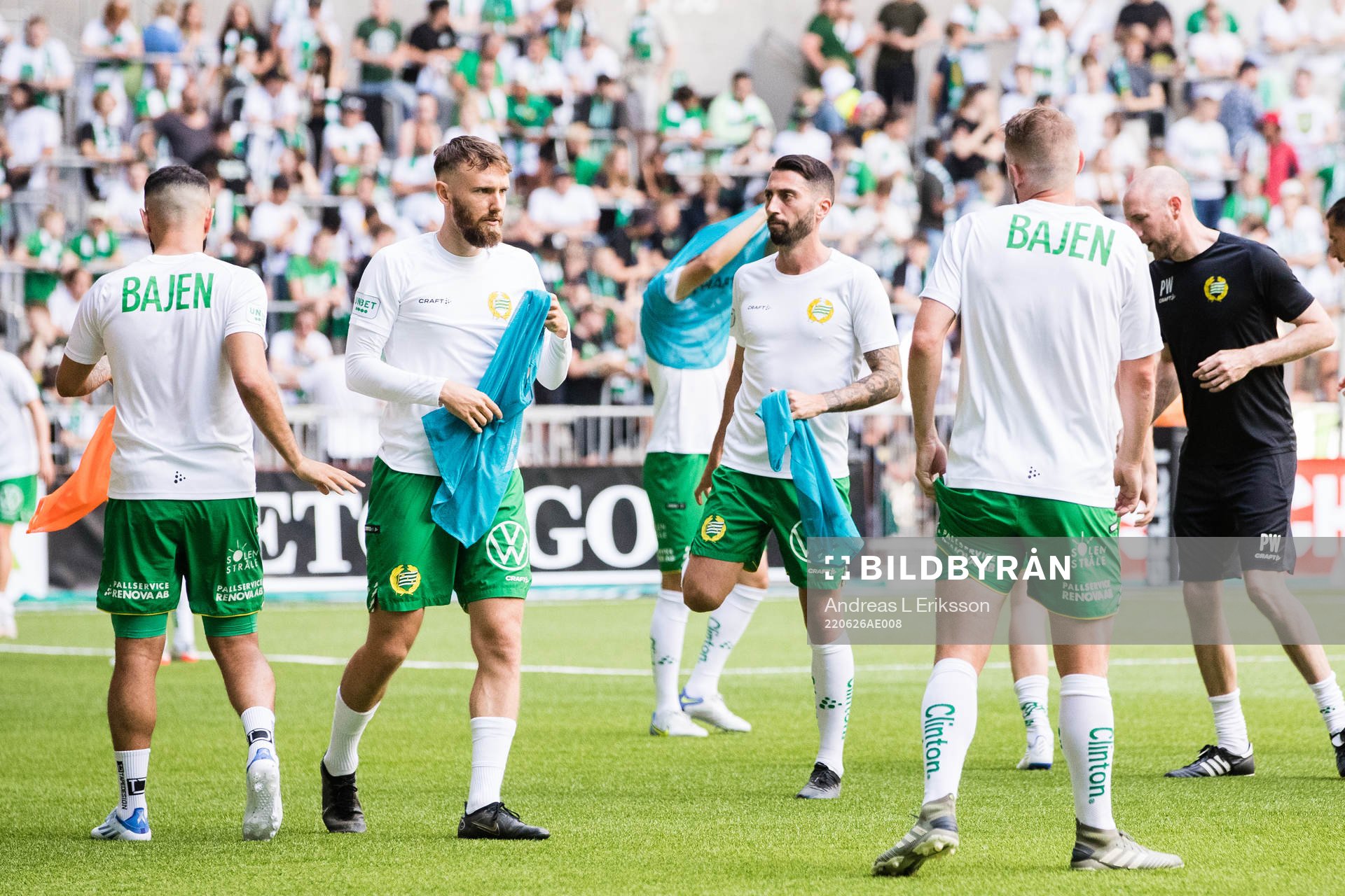 Hammarbys spelare under uppvärmningen inför fotbollsmatchen i Allsvenskan mellan Hammarby och Häcken den 26 juni 2022 i Stockholm. 