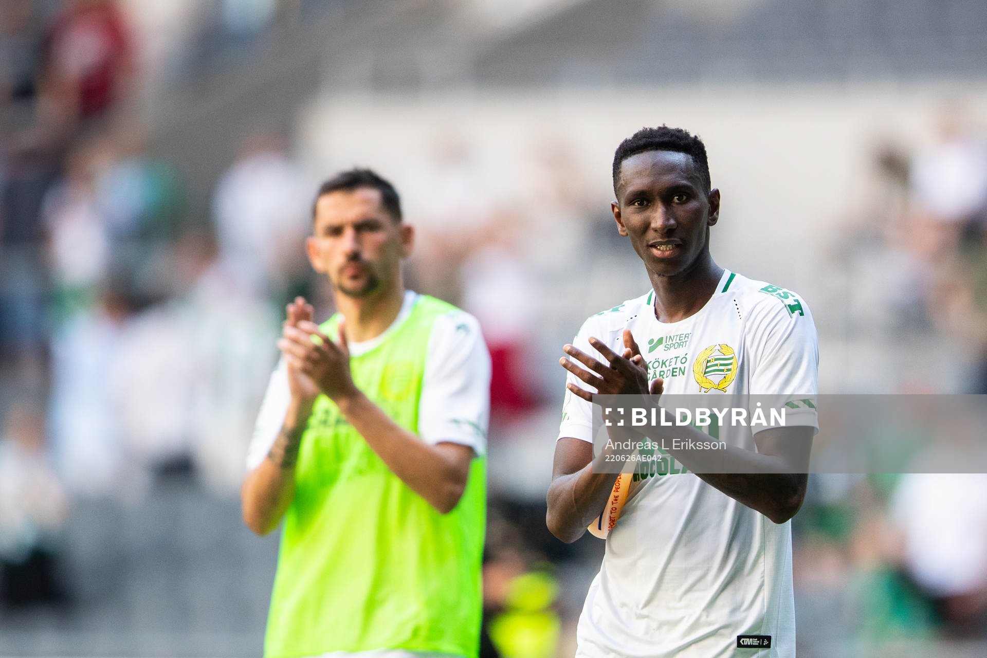 Hammarbys Bubacarr Trawally tackar publiken