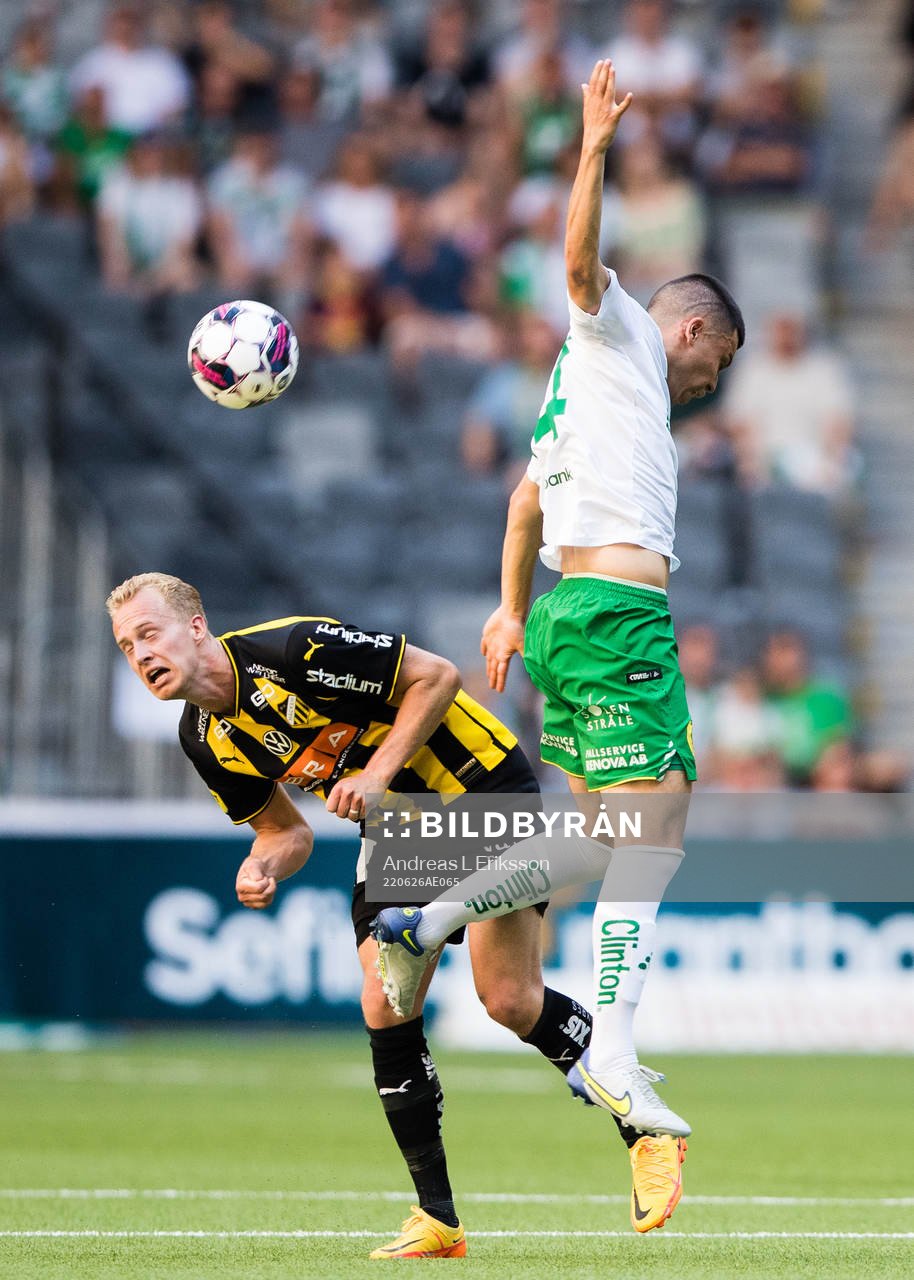 Häckens Gustav Berggren och Hammarbys Alper Demirol