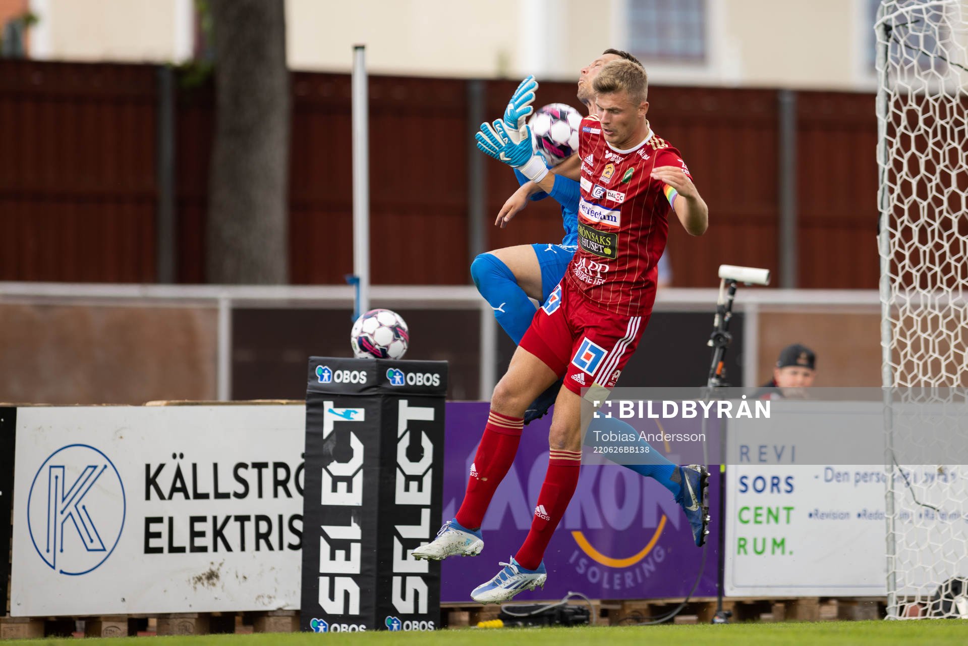 Skövde AIKs Filip Schyberg och Västerås SKs målvakt