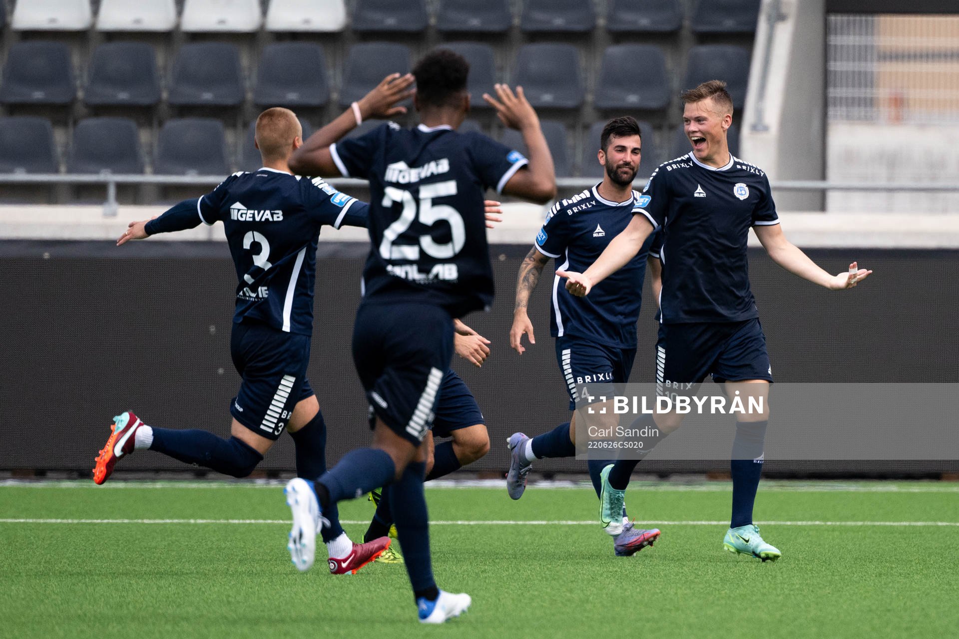 Utsiktens Albin Skoglund jublar