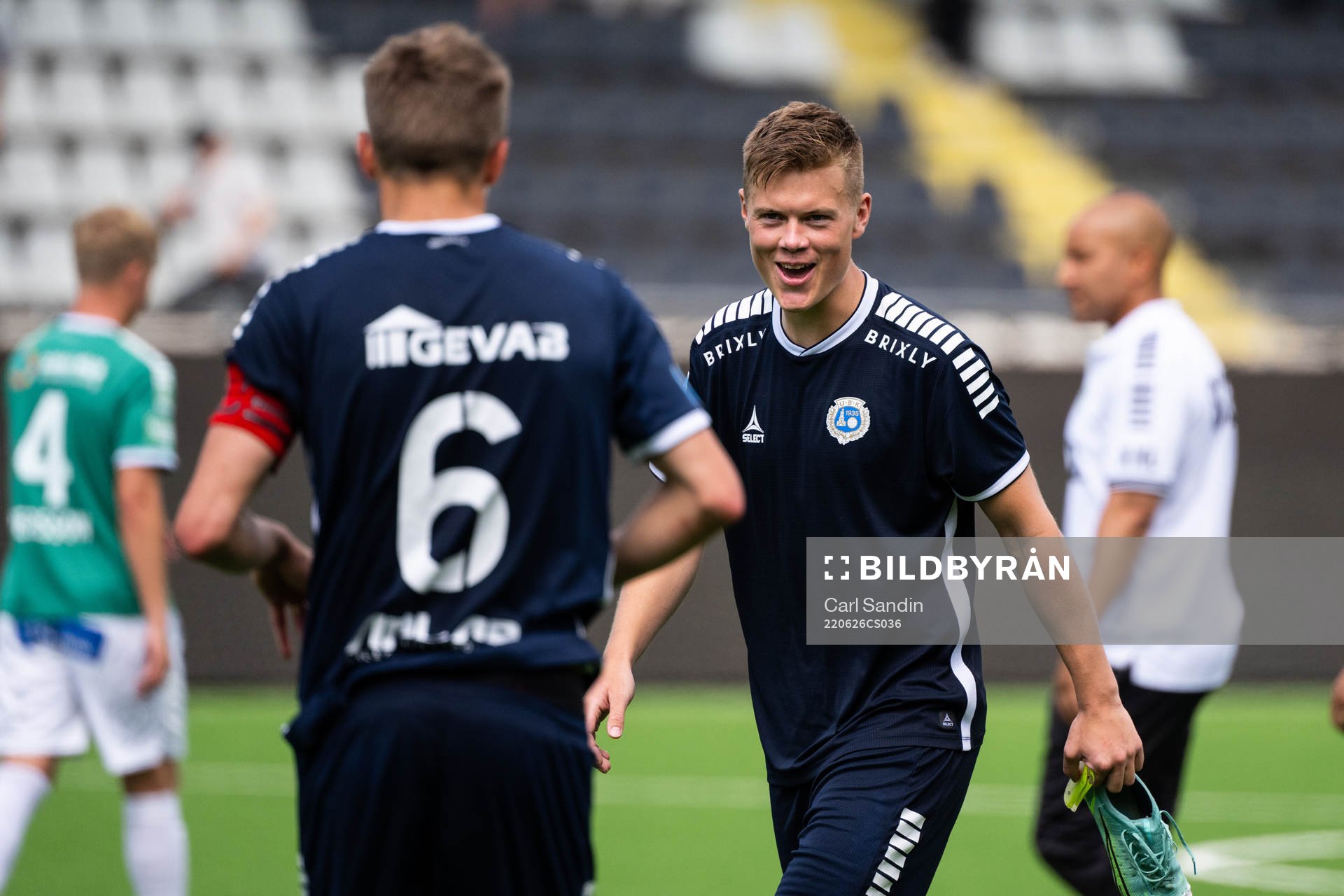 Utsiktens Albin Skoglund jublar efter fotbollsmatchen i Superettan mellan Utsikten och Brage den 26 juni 2022 i Göteborg. 