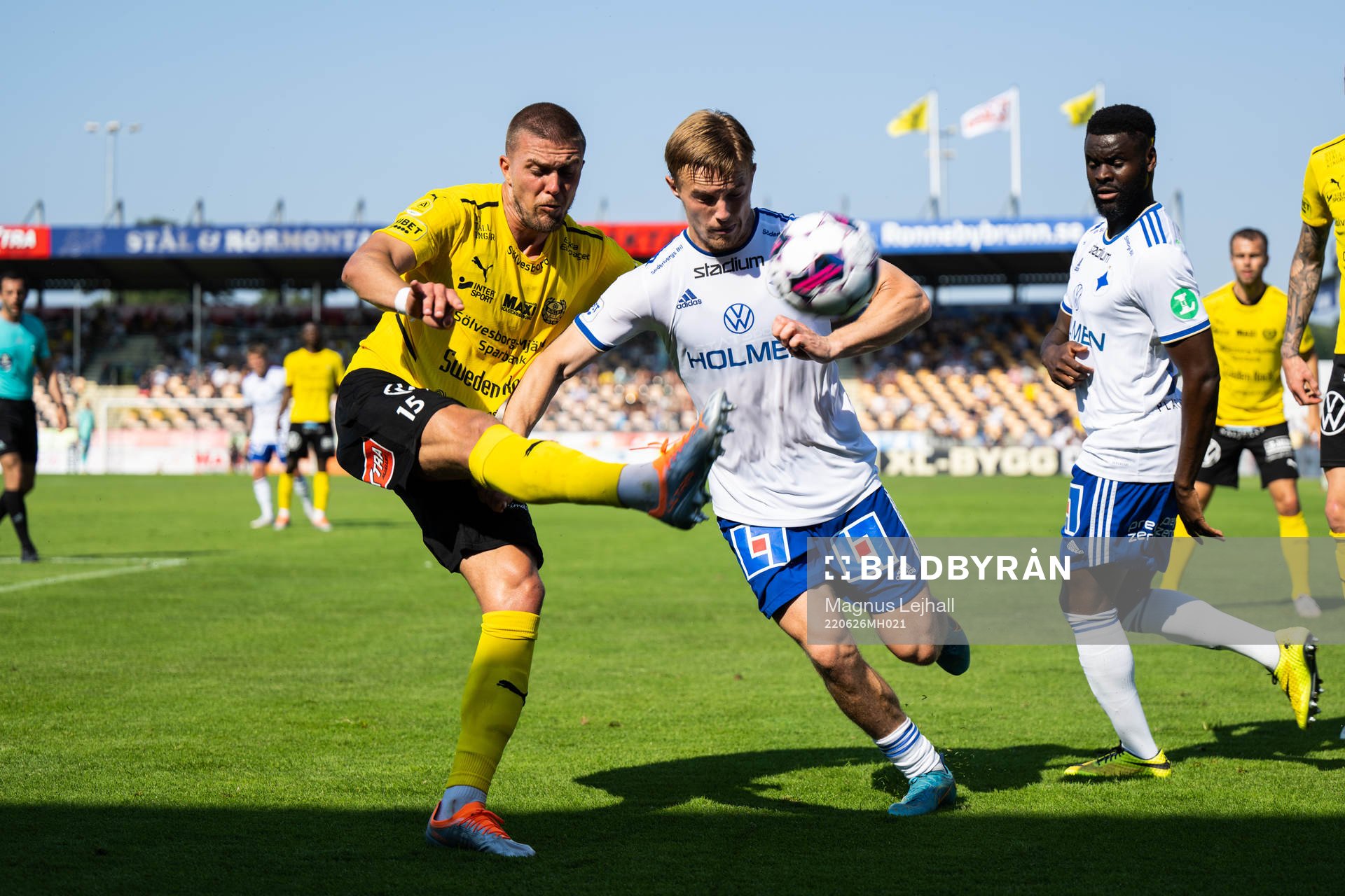 Mjällbys Ivan Kričak och IFK Norrköpings Jacob Ortmark