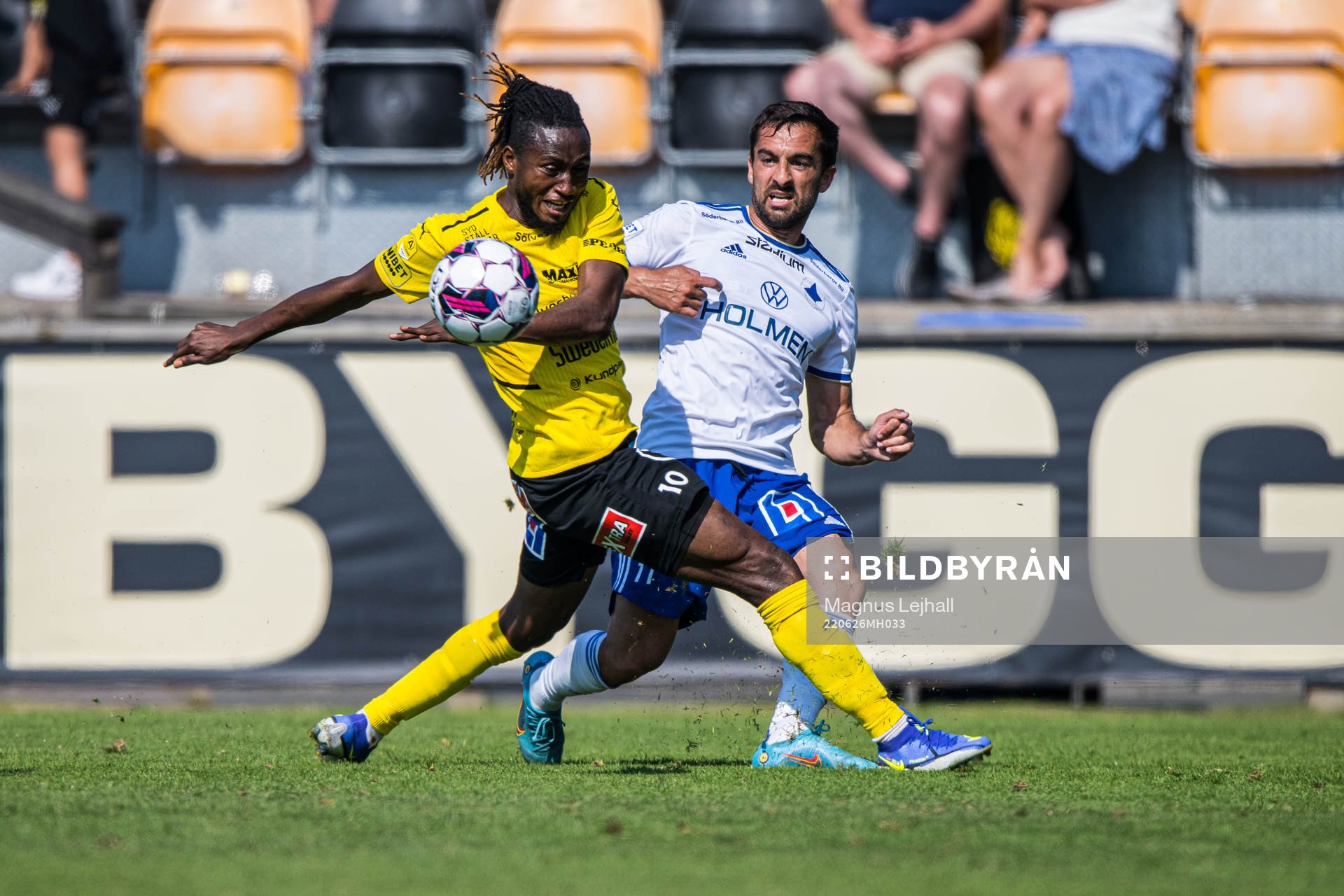 Mjällbys Mamudu Morooch IFK Norrköpings Christopher Telo