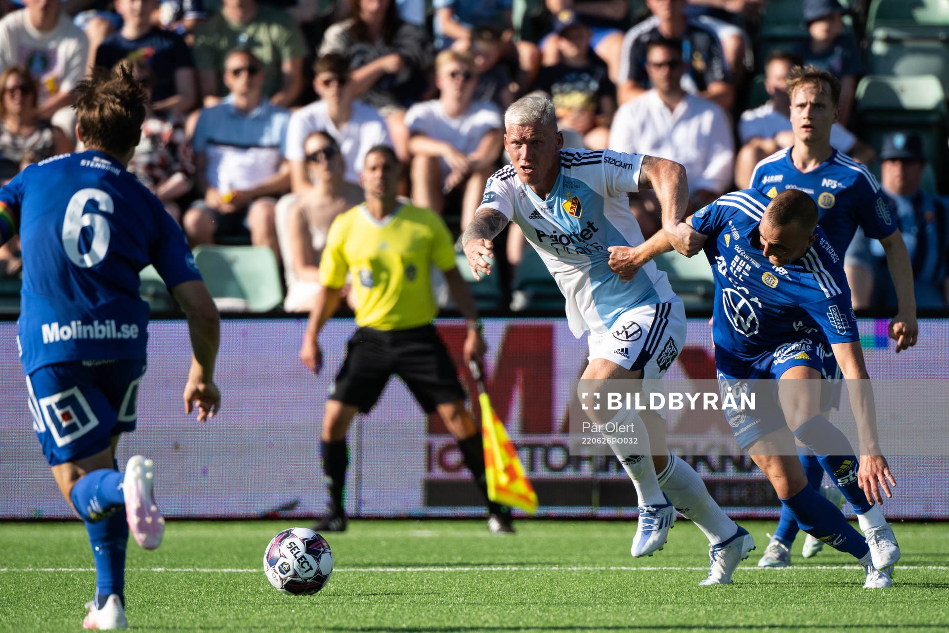 Djurgårdens Victor Edvardsen och Sundsvalls Dennis Olsson